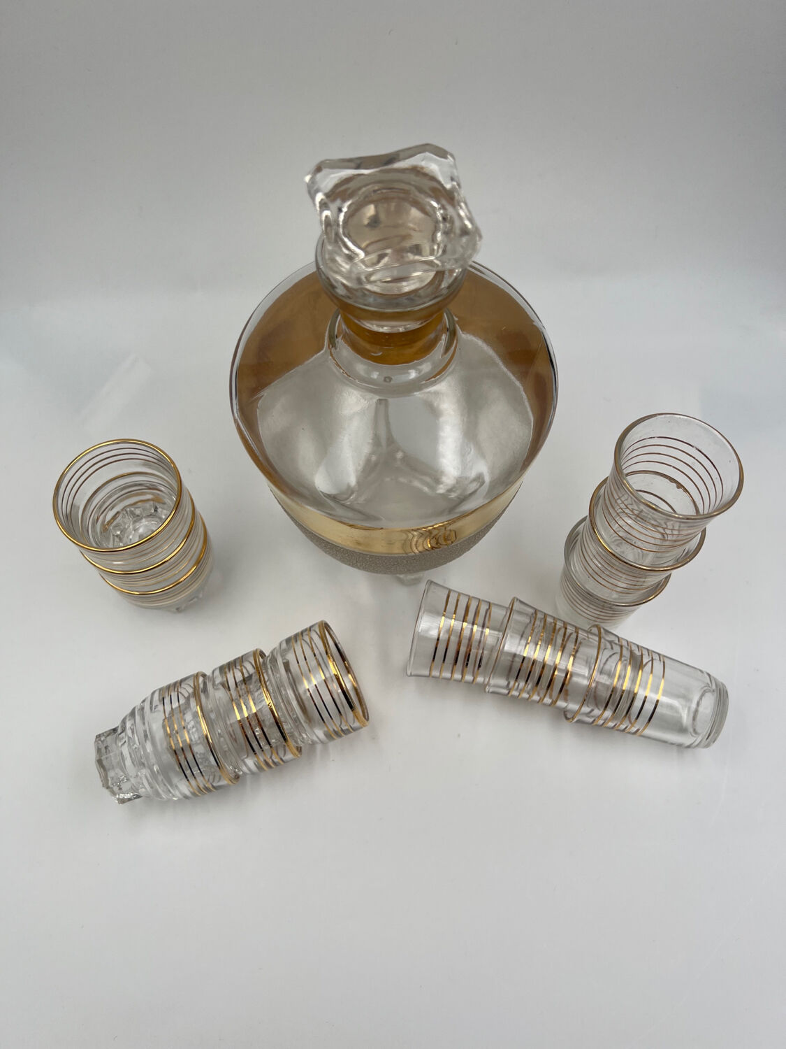 Golden liquor service