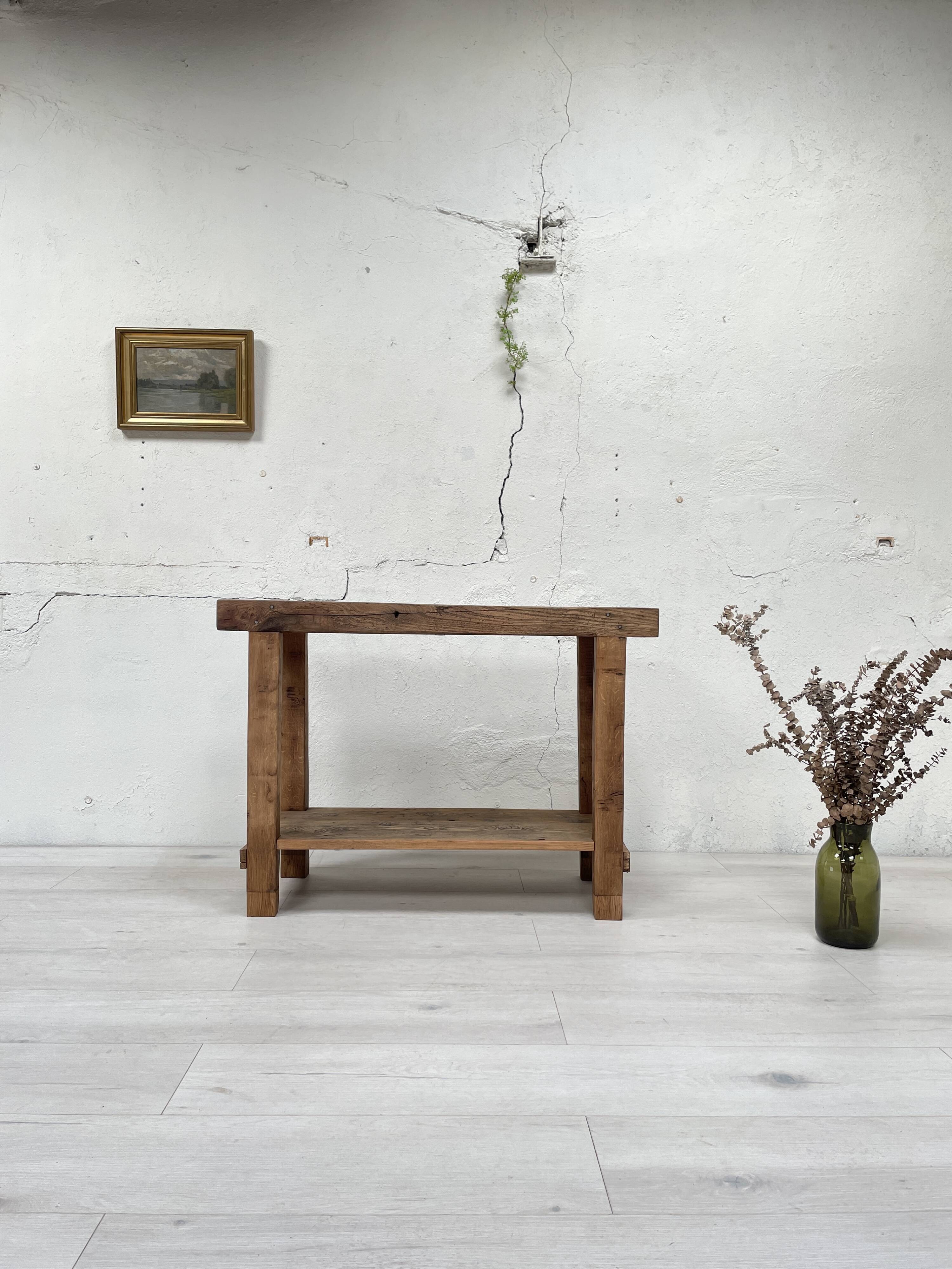 Establishment / console in raw wood