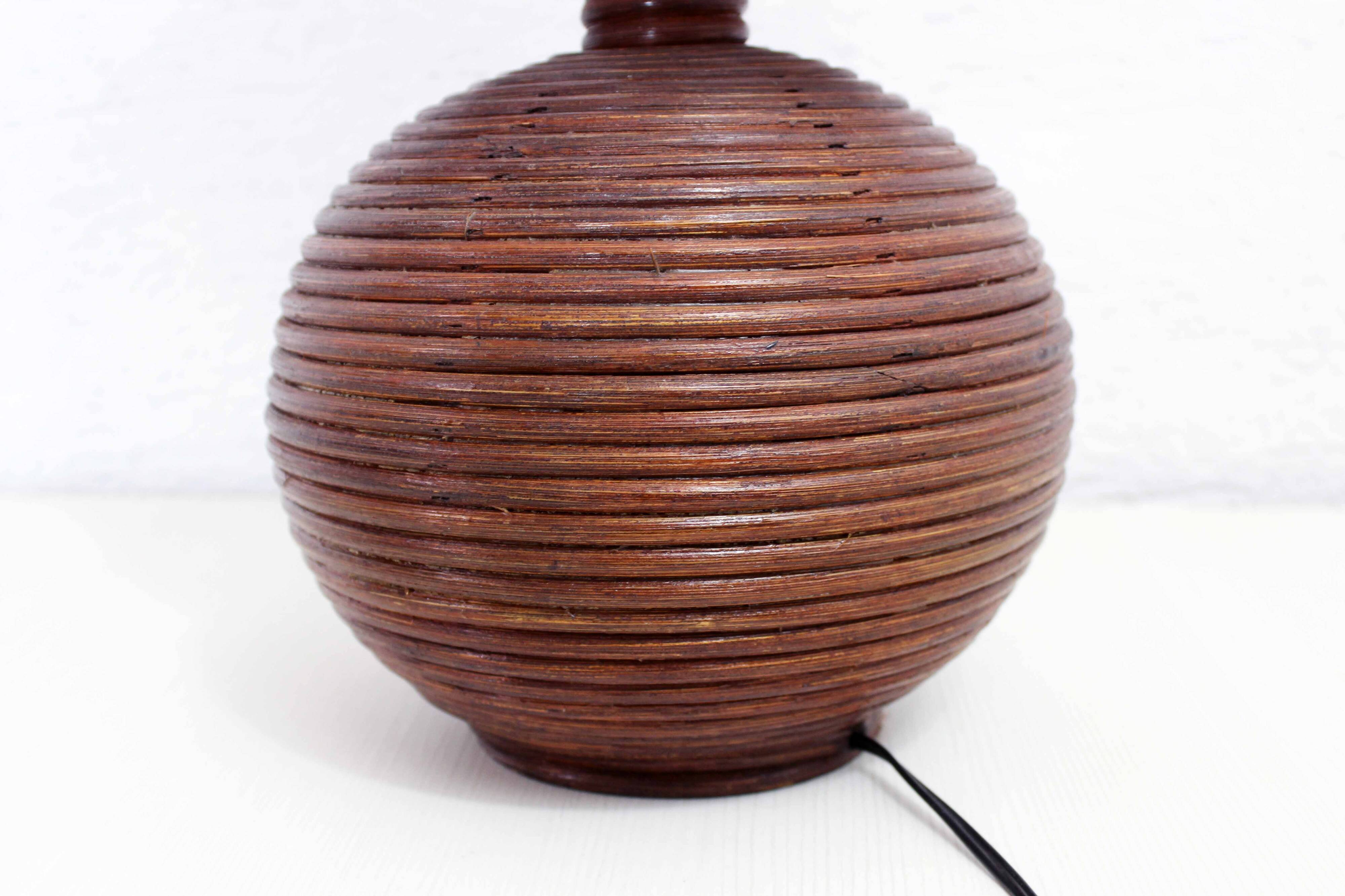 Rattan table lamp