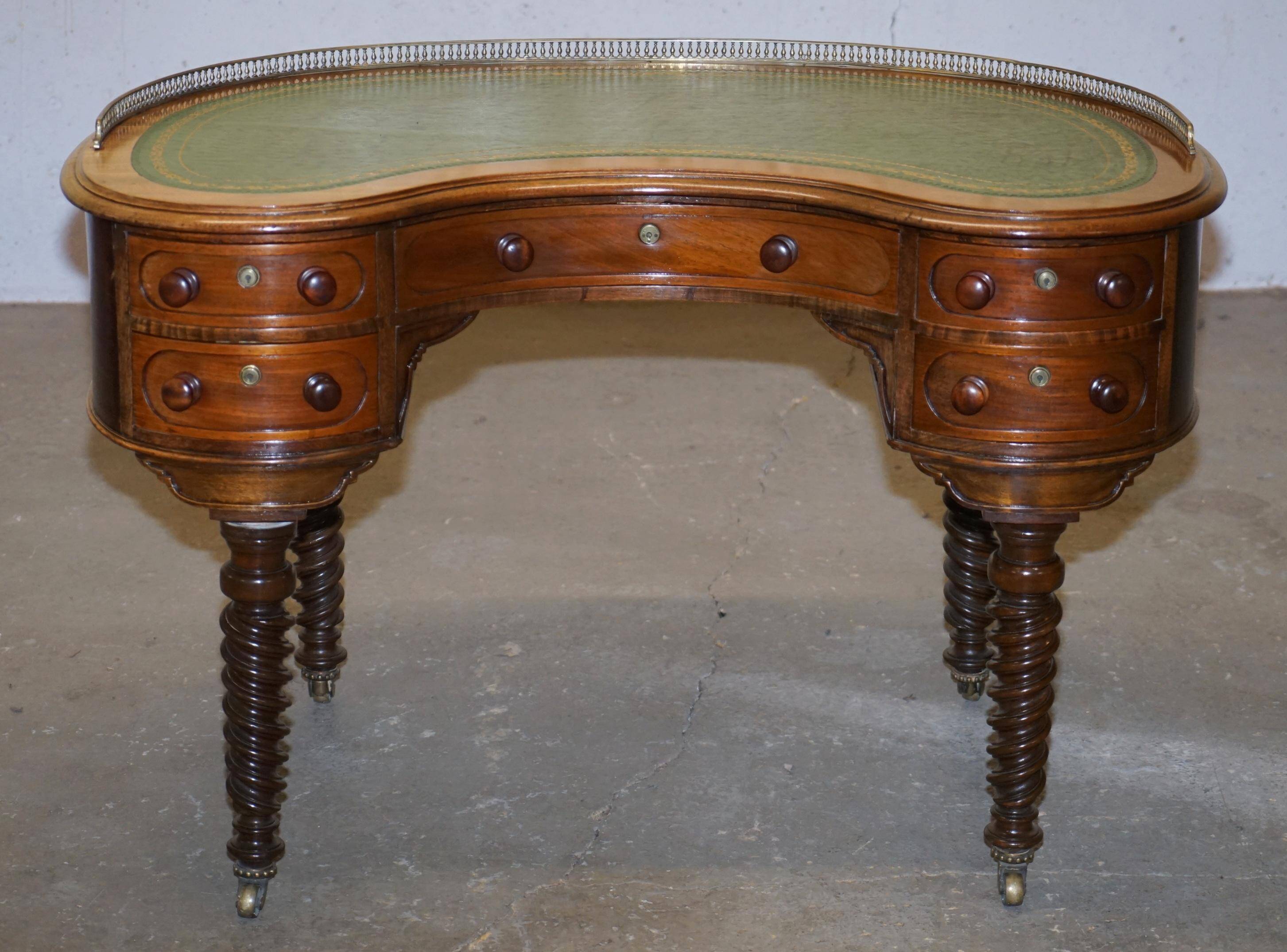 Bureau Kidney de Campagne Militaire Regency de Gillow's of Lancaster avec Galerie en Laiton