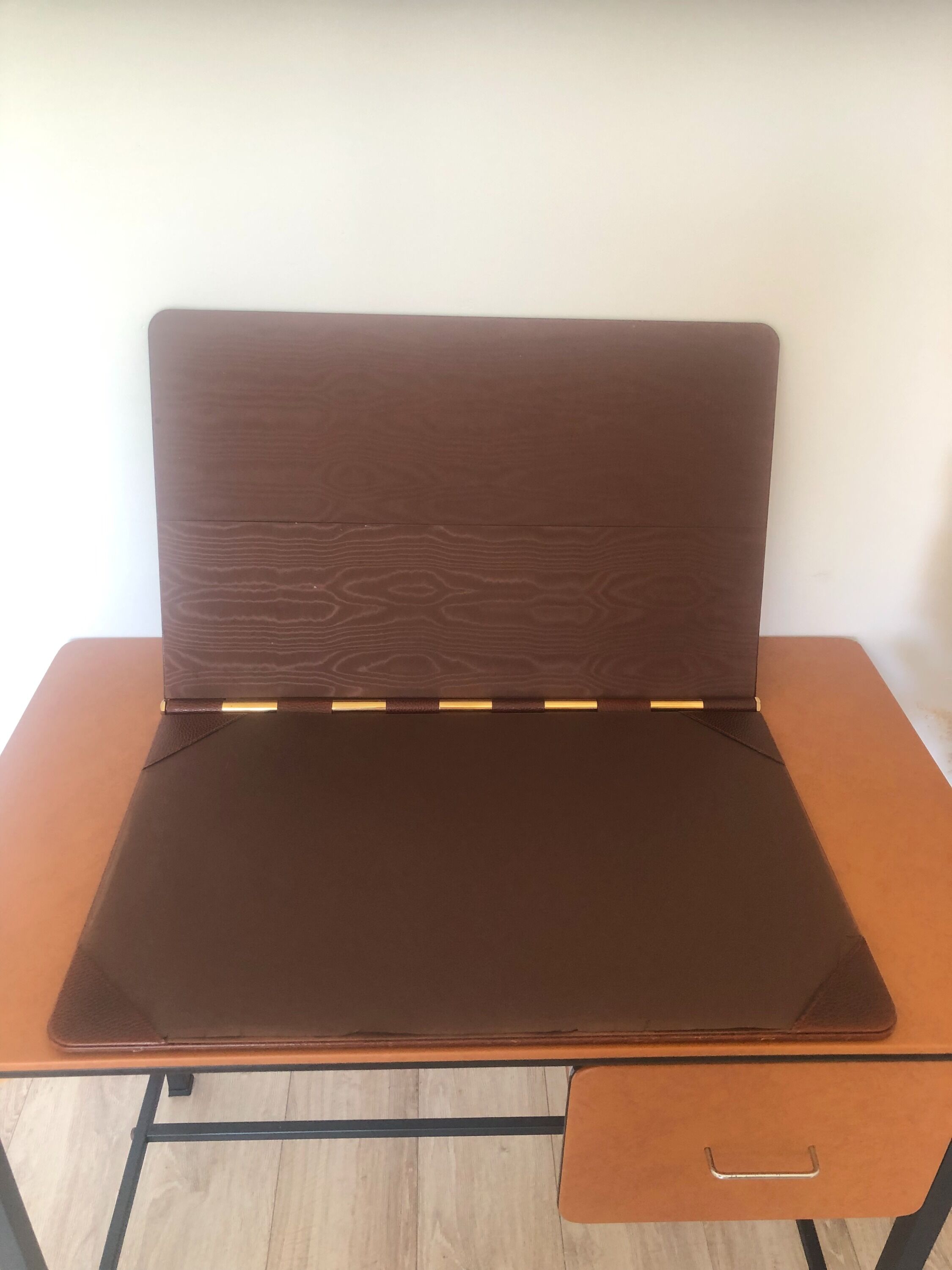 Double brown leather underhand signed Lancel