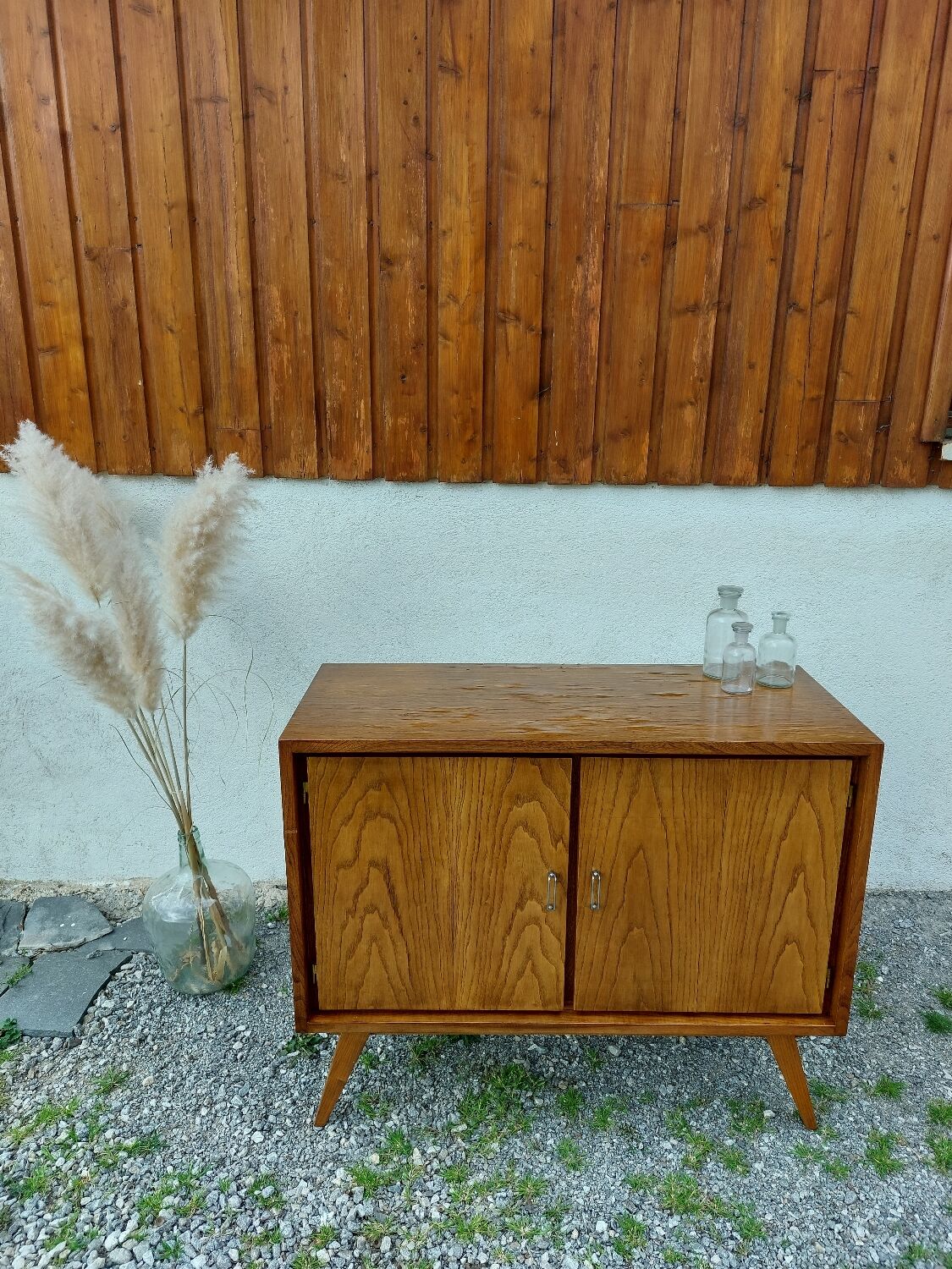 Compass feet sideboard