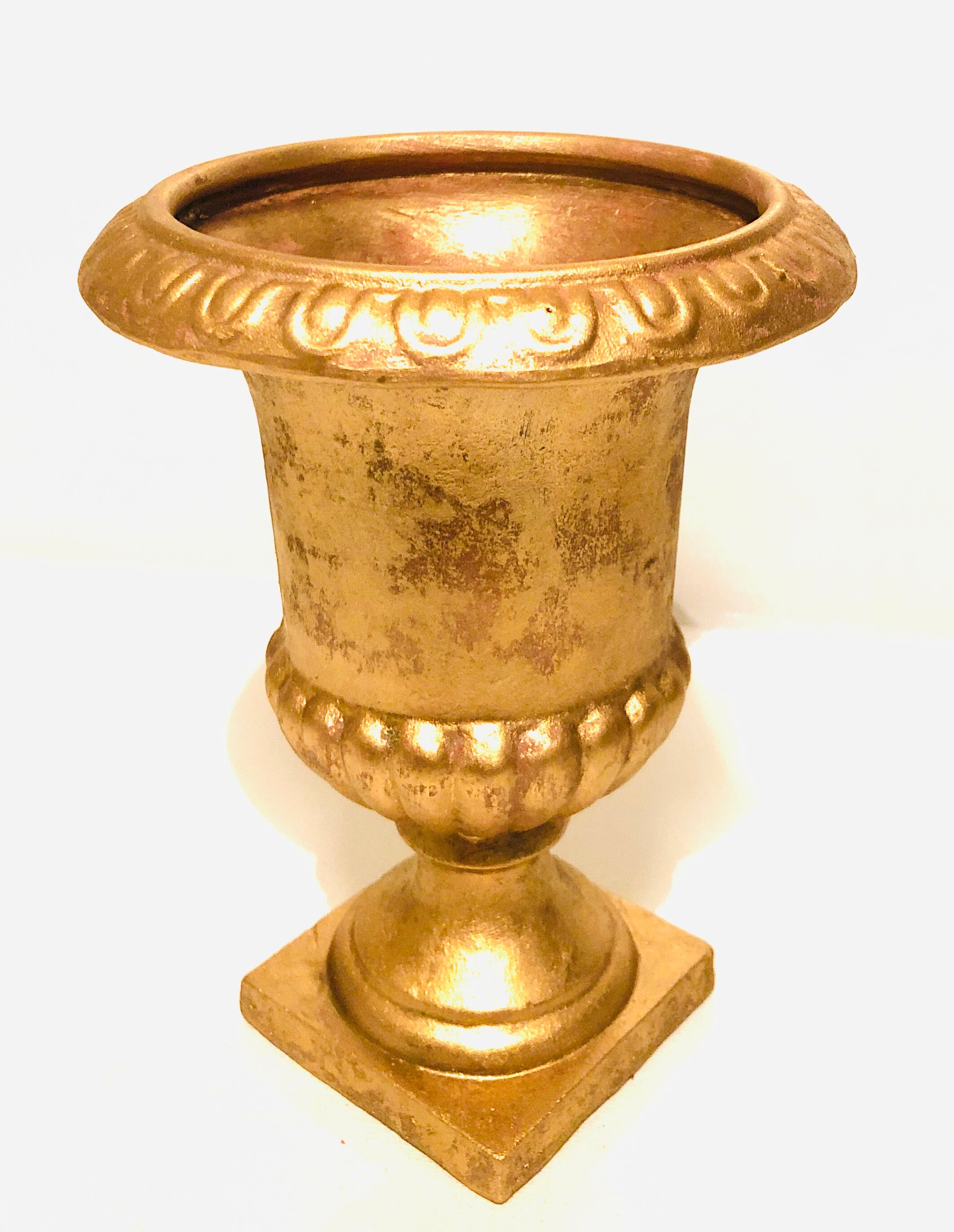 Medici basin in gilded ceramic