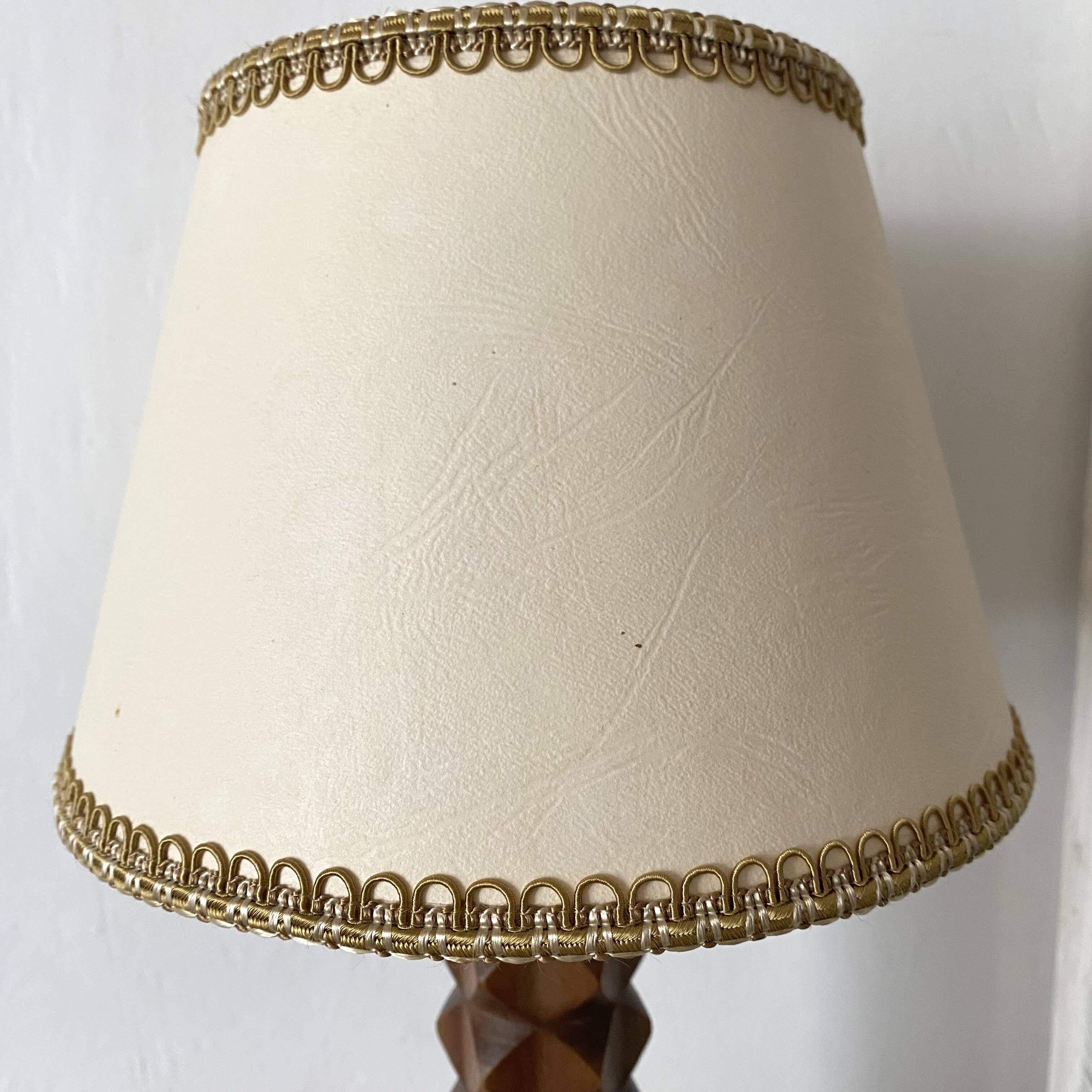 Lampe en bois façon Charles Dudouyt