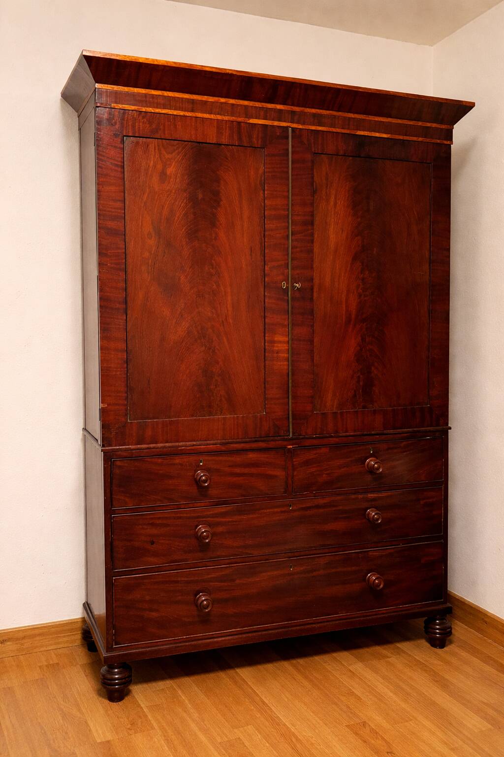 Armoire ancienne en acajou à glace, style Louis-Philippe