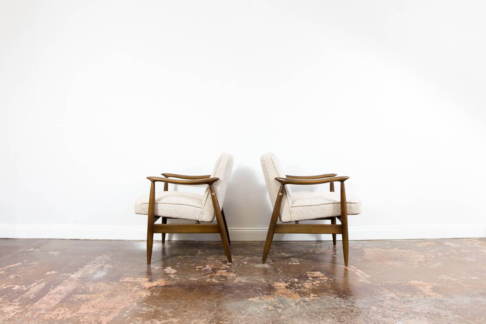 Pair of GFM-87 armchairs by Juliusz Kędziorek, GFM, Poland, 1960s