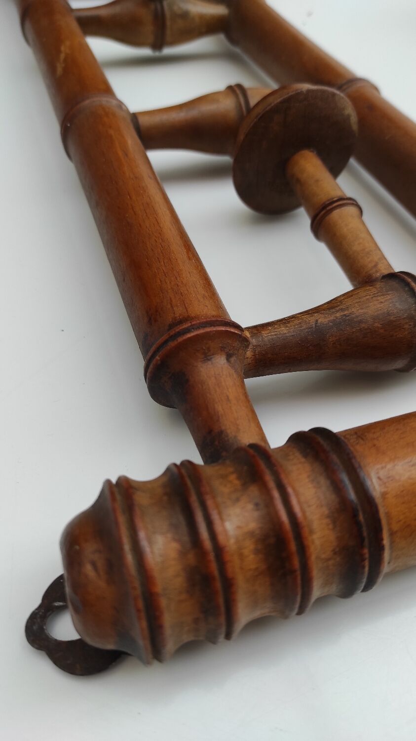 Retractable vintage hook