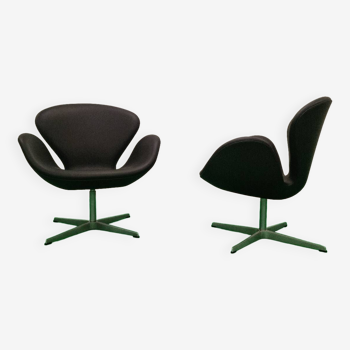 Paire de chaises Arne Jacobsen Swan Fritz Hansen
