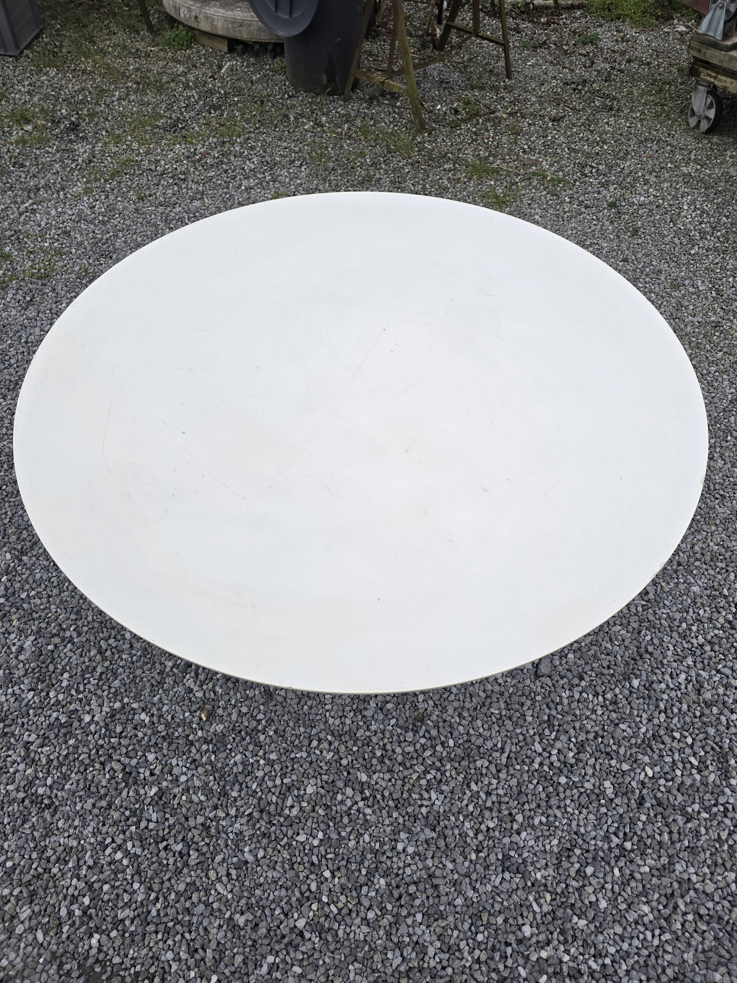 Tulip foot table from the 70s, 120cms in diameter