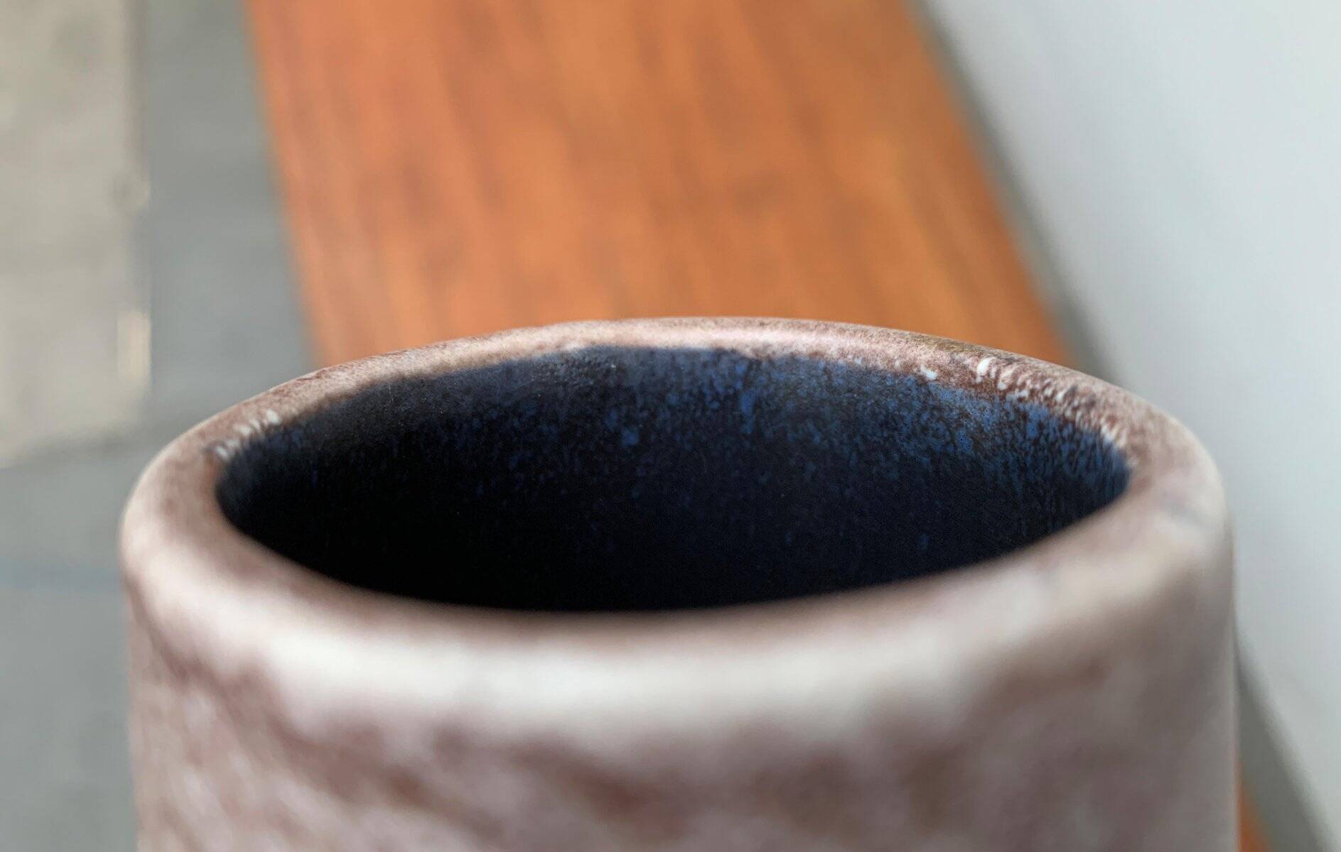 Large vase in German pottery from the mid-century with a crane ornament from Cortendorf.