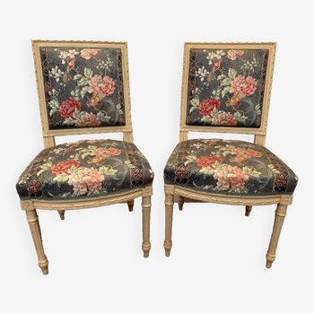 Paire de chaises de style Louis XVI en hêtre laqué XX siècle