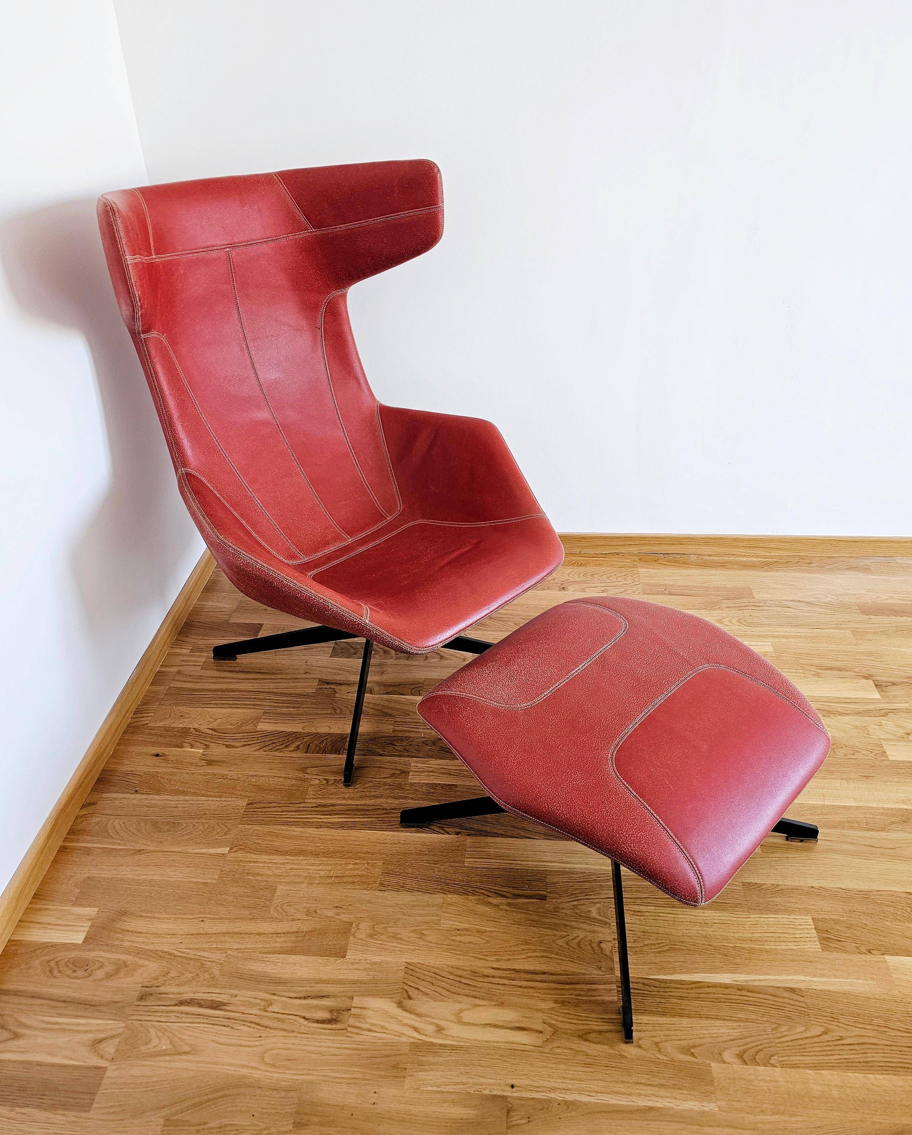 "Take a line for a walk" Armchair and Ottoman Alfredo Haberli for Moroso