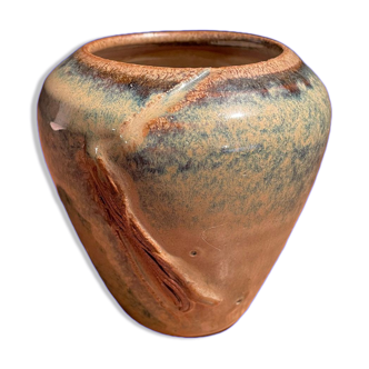 Small vase with relief