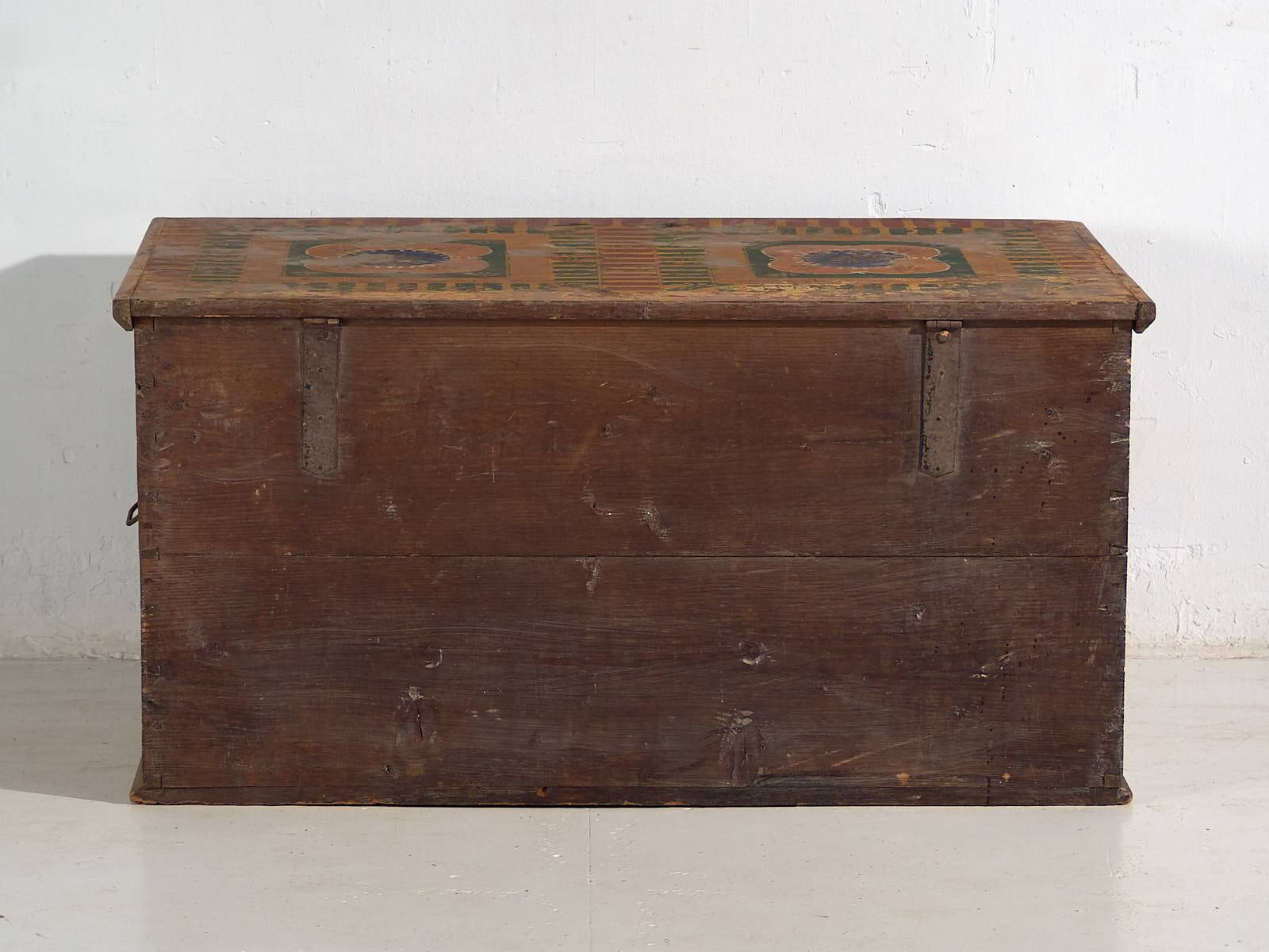 Large antique hand-painted trunk (c.1900) #50