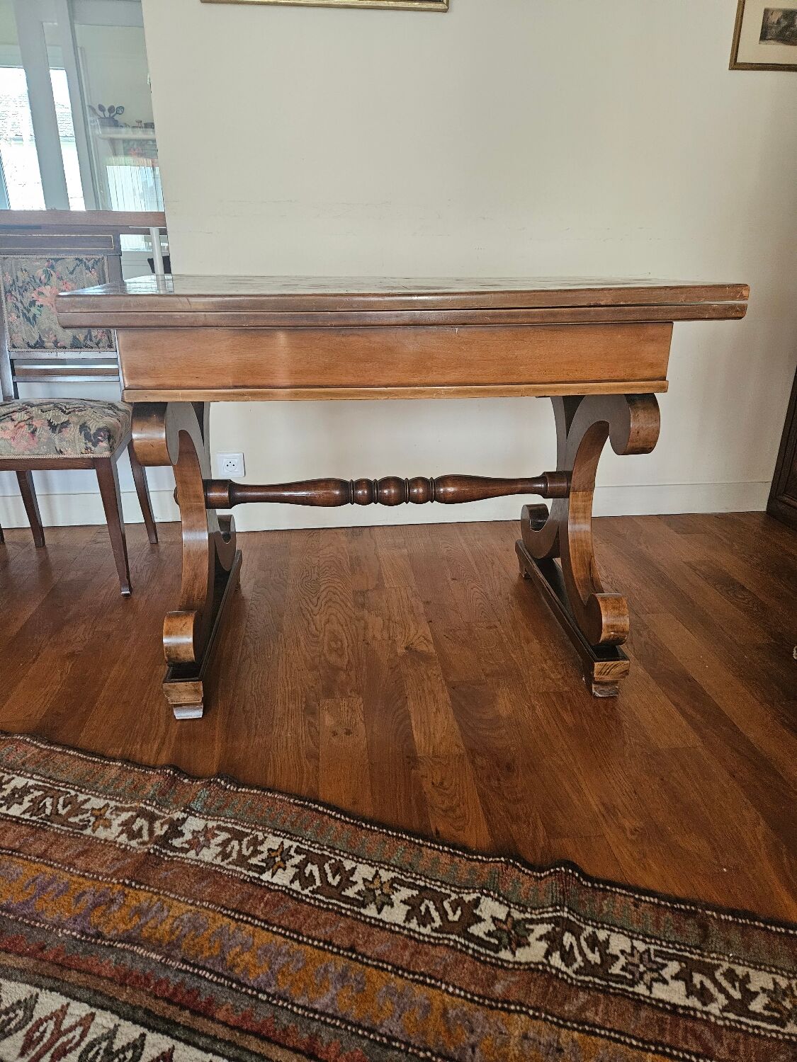 Mahogany veneer side table - 1900s period