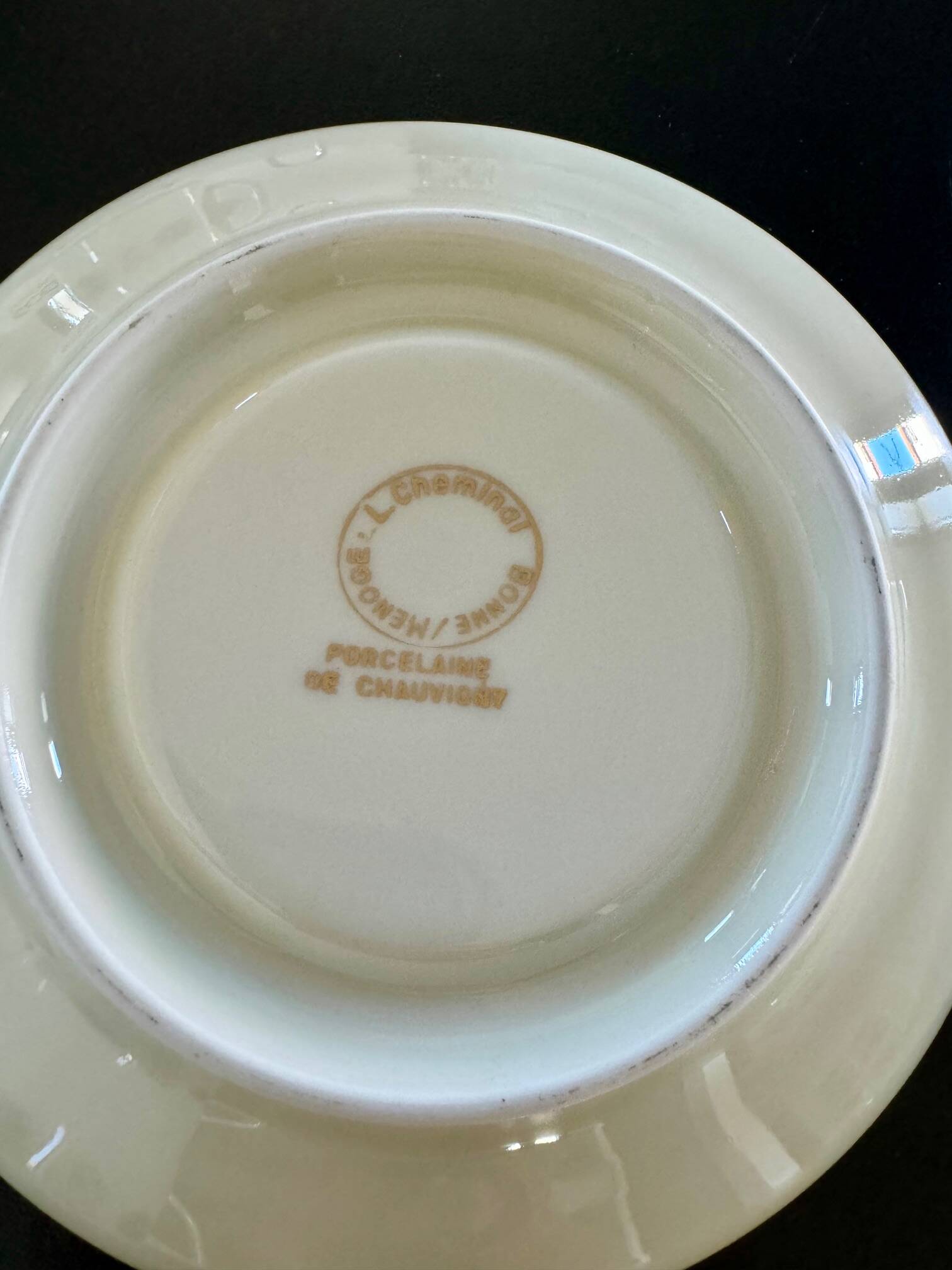 2 breakfast cups with saucers Apilco an'. 80