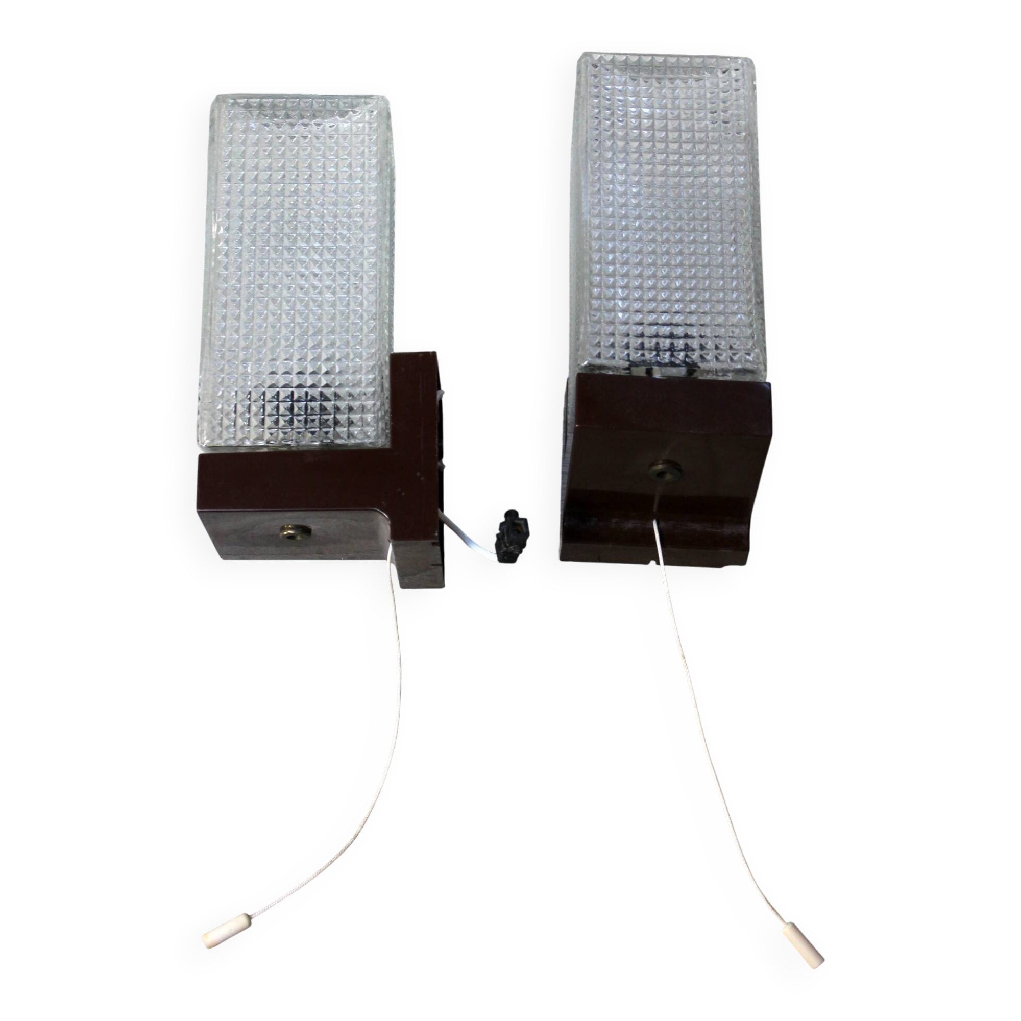 Pair of vintage wall sconces with etched glass and pull switch from the 1970s.