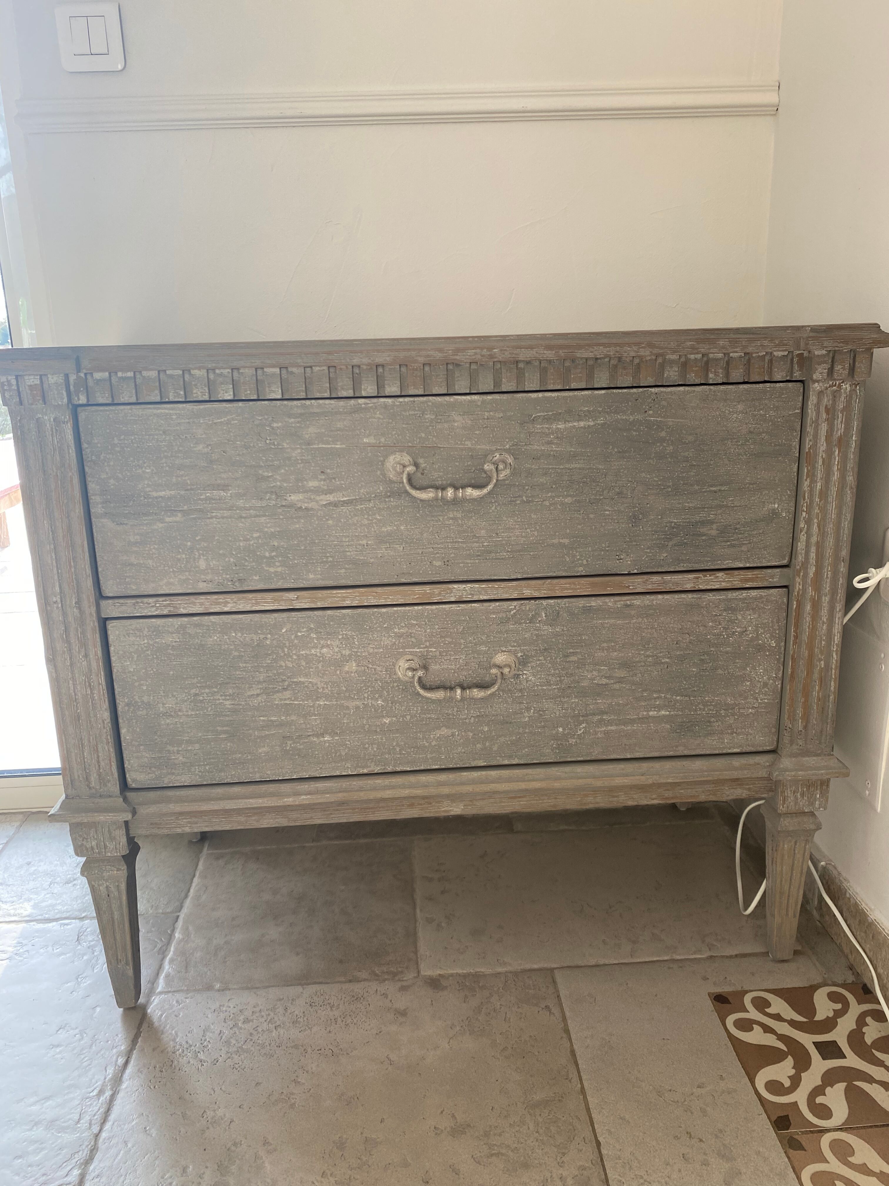 Loaf chest of drawers