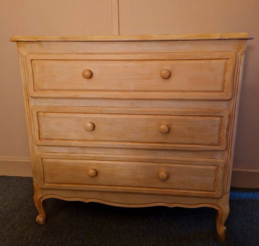Louis XV / Provençal style chest of drawers – 3 drawers – Light patina (Ivory and Honey)