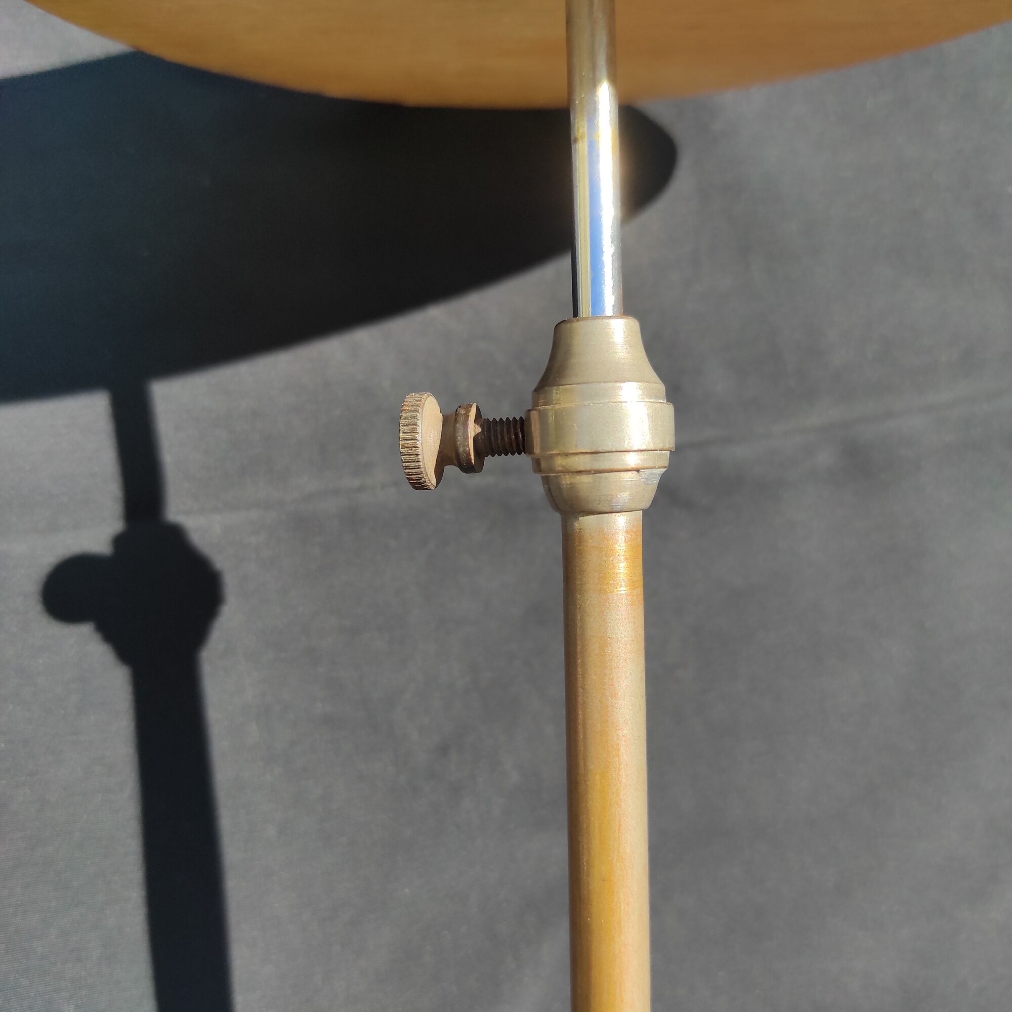 Adjustable hat holder of the brand Siegel Paris 1900/1950 with its chrome foot