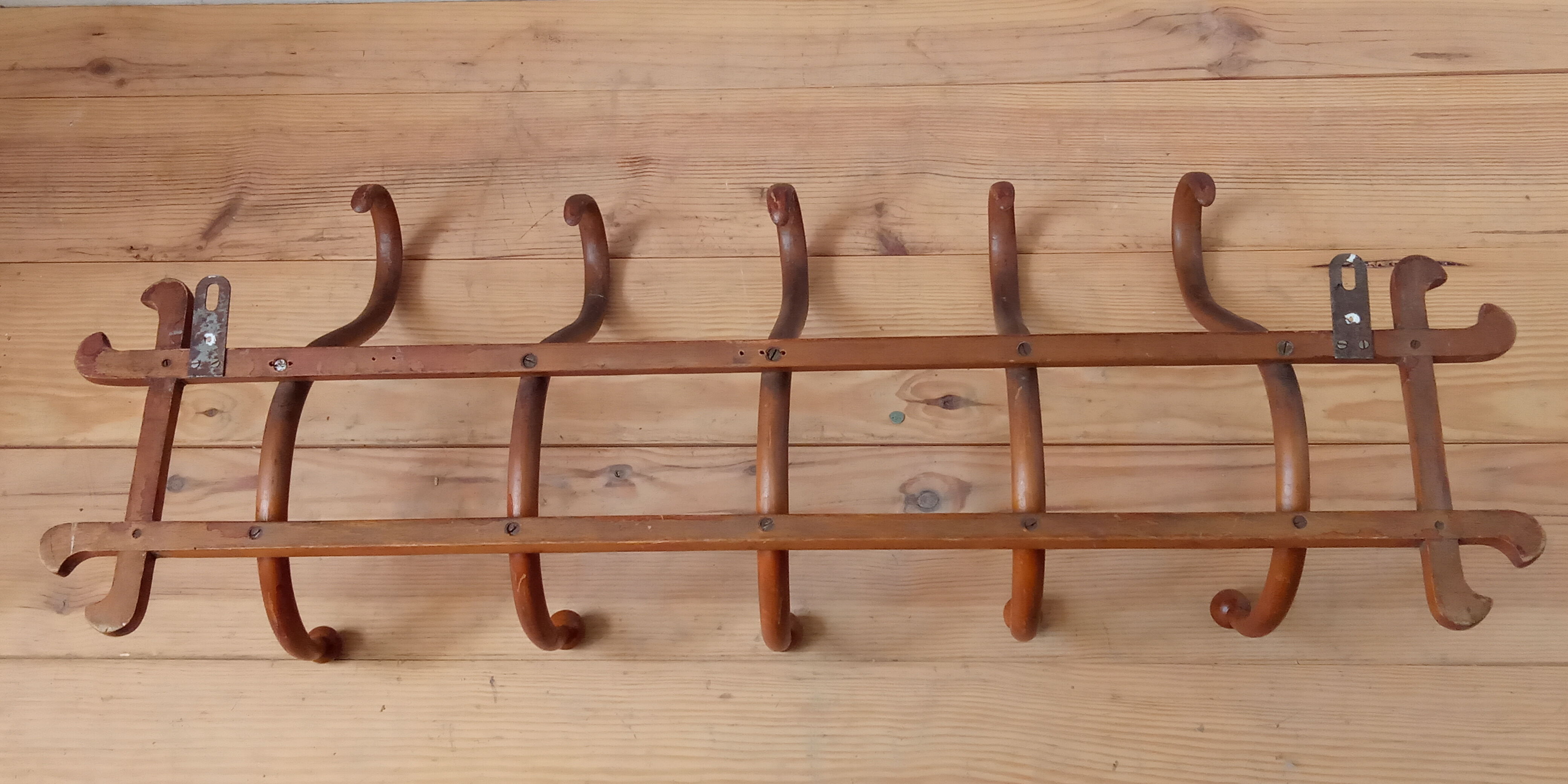 Five-padth coat holder