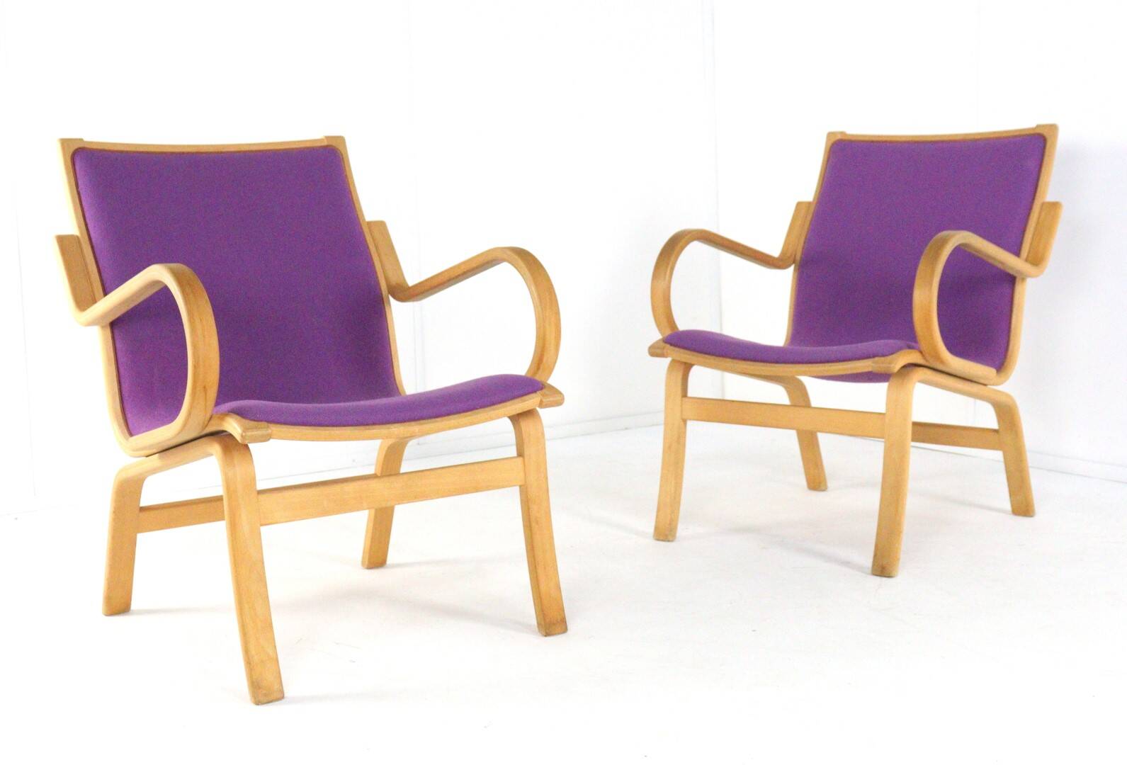 Vejle armchairs  'purple' |
