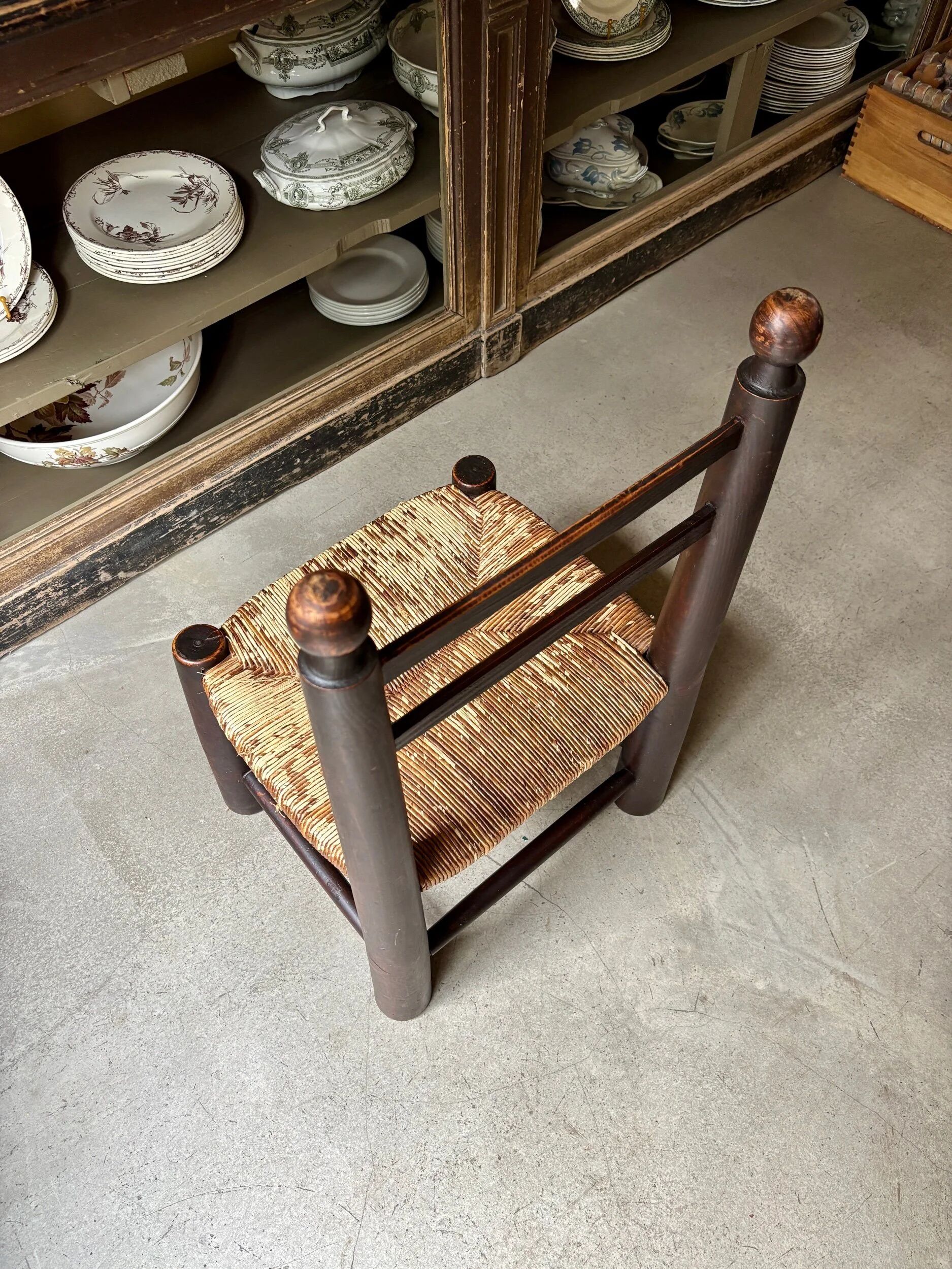 Chaise basse George Robert en bois et paille n°1