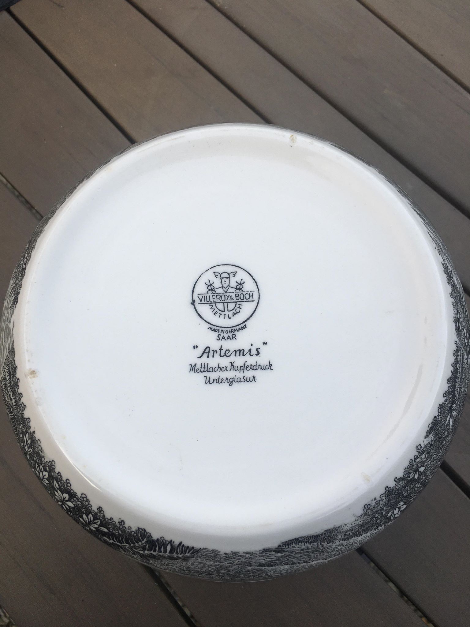 Vegetable dish from Villeroy to Boch Artemis Collection, theme "The Hunt"