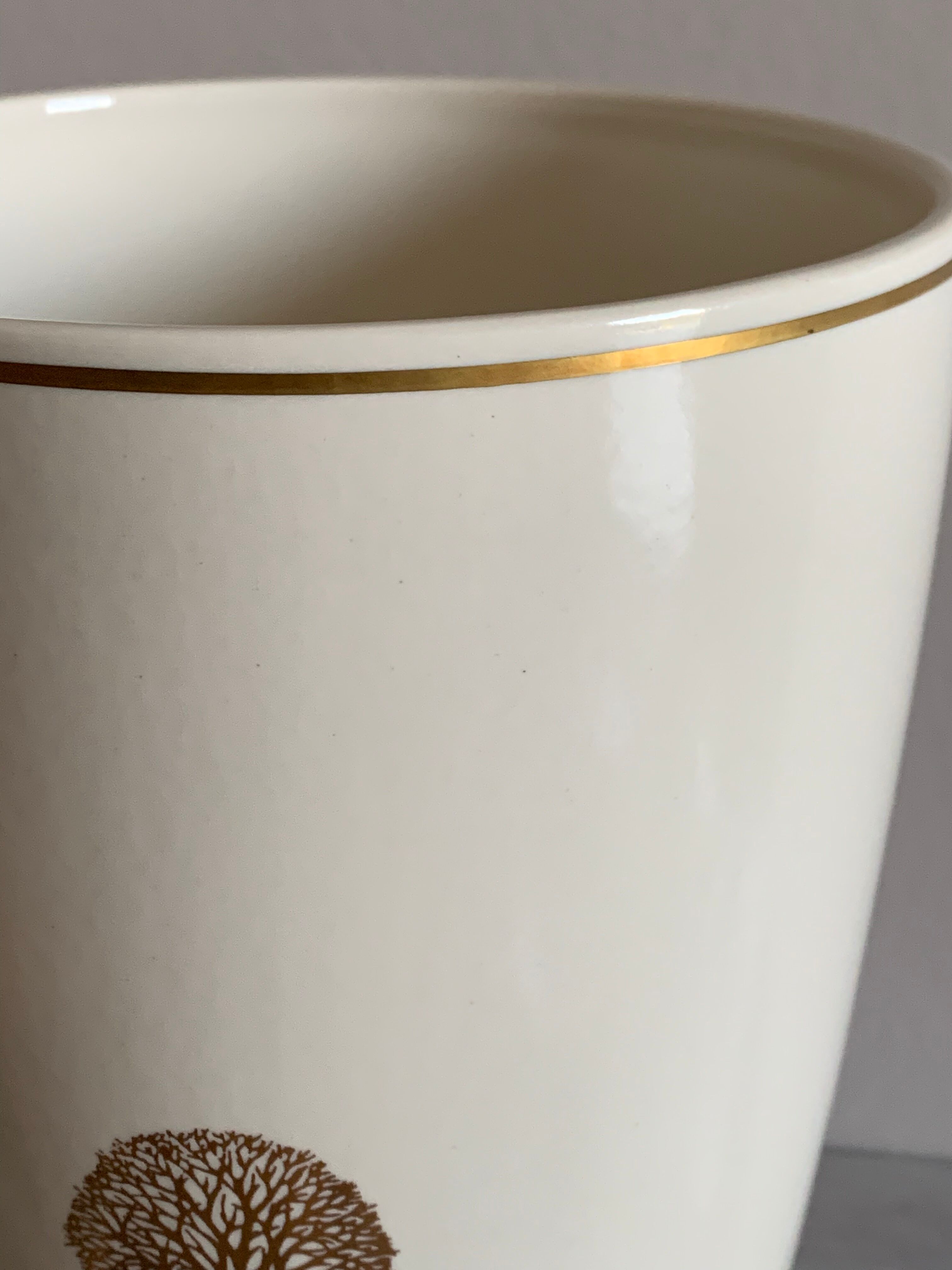 Ceramic vase by Longchamp