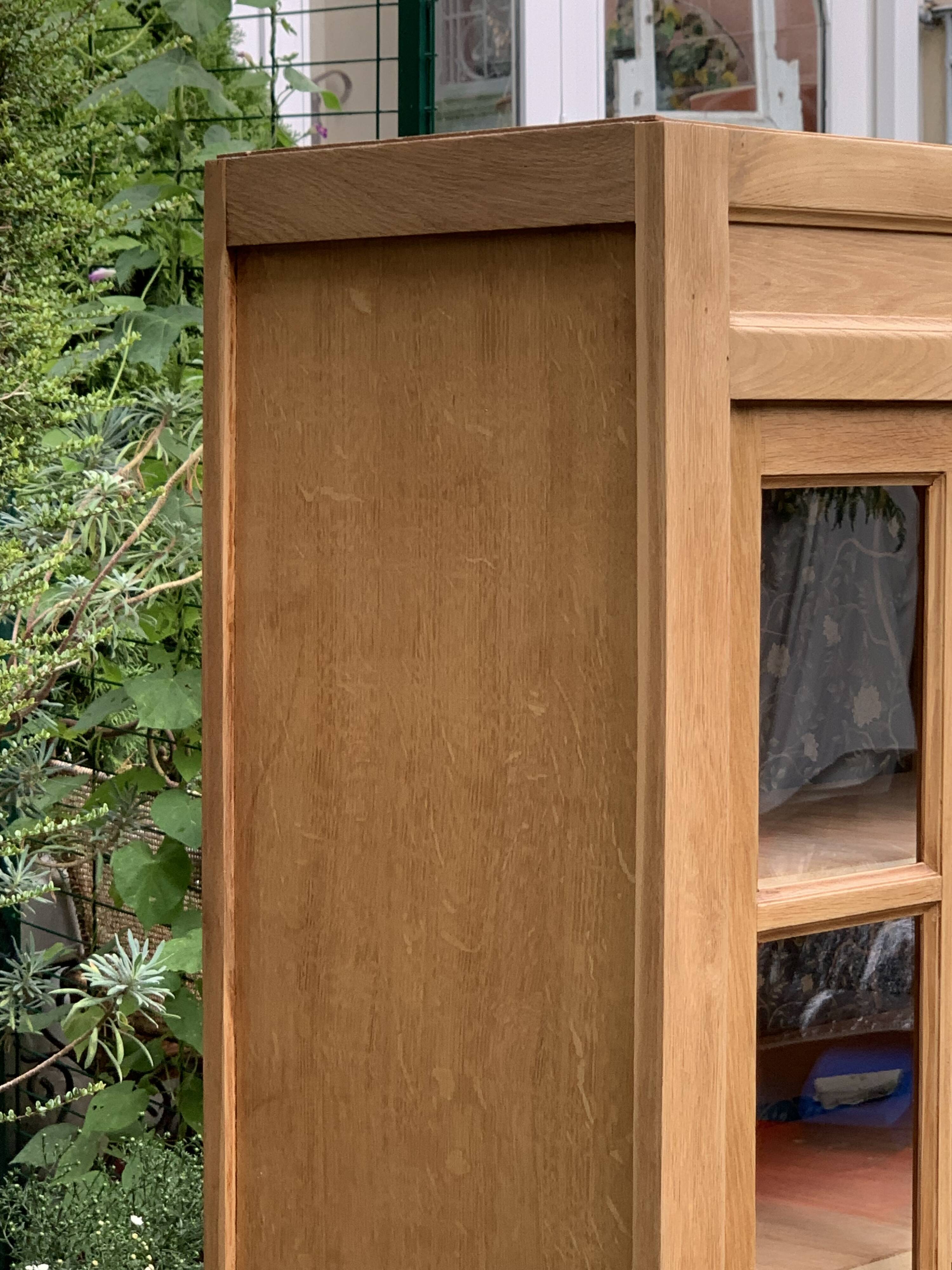 Parisian glass cabinet from La Samaritaine, 1960