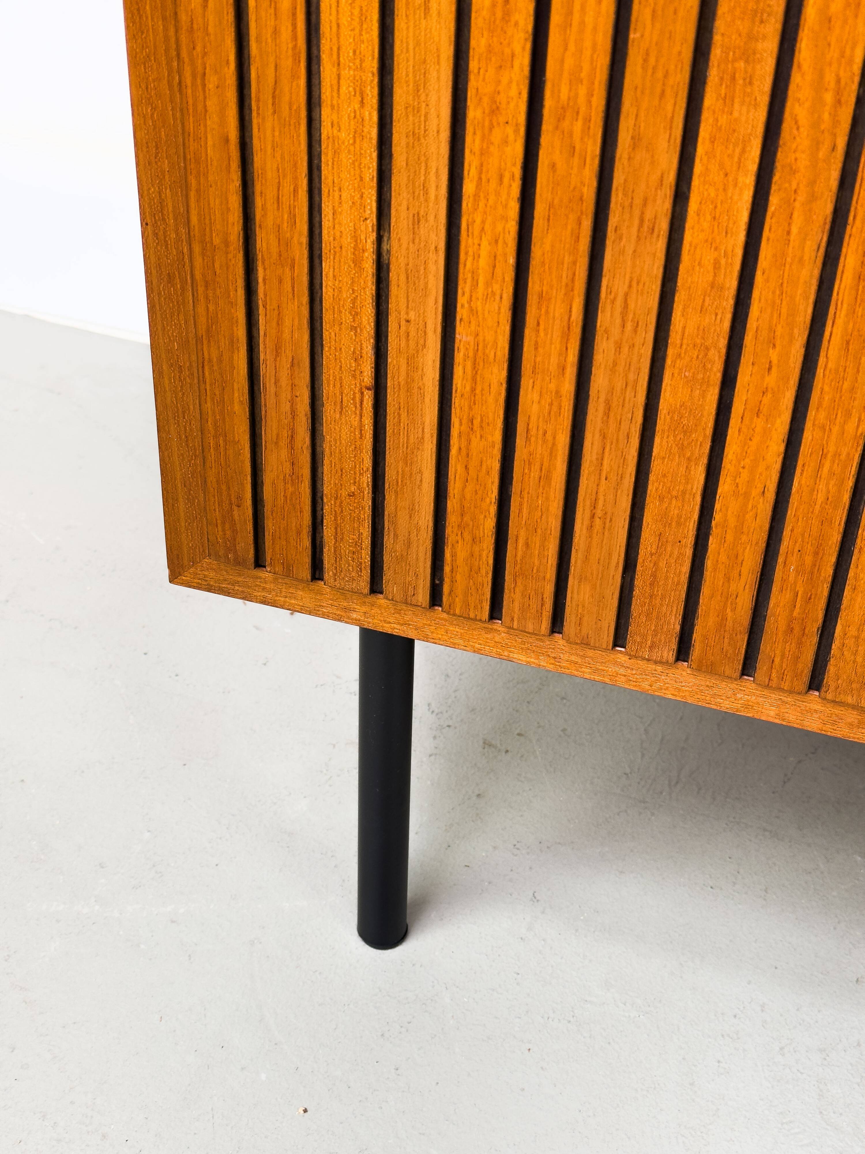 Buffet en teck du milieu du siècle, années 1960