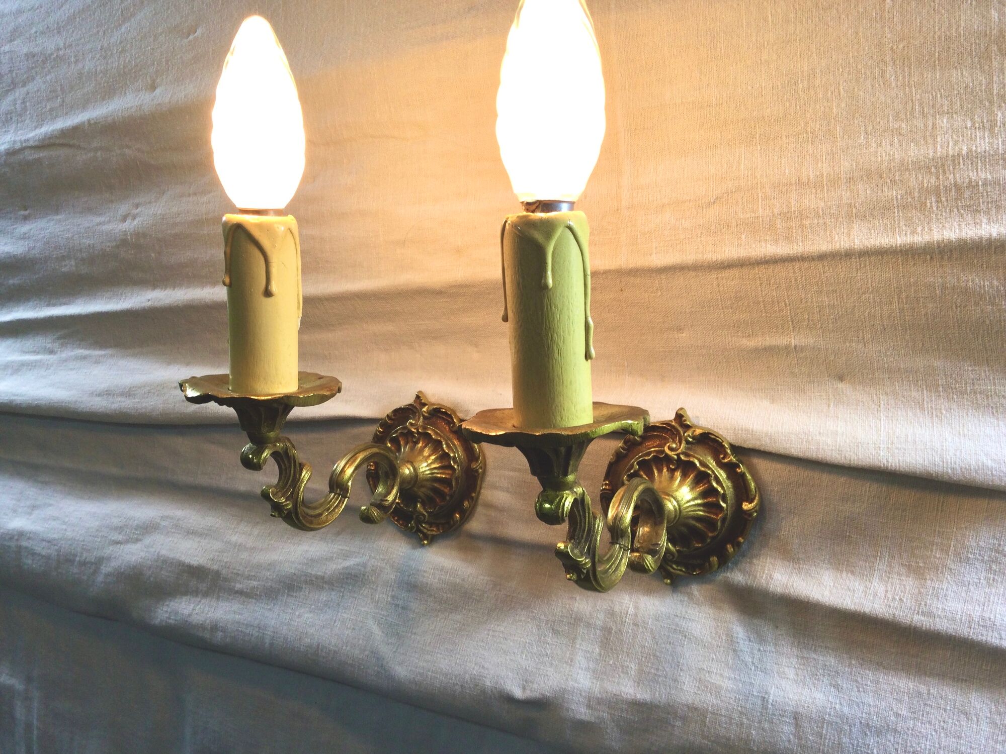 Paire d'appliques 1 lumière en bronze style Louis XV