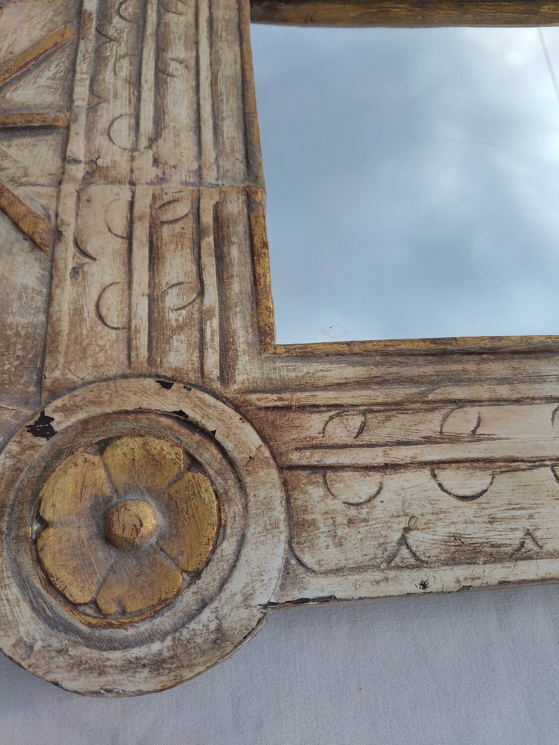 Antique carved wooden mirror – Indian craftsmanship – Authentic patina
