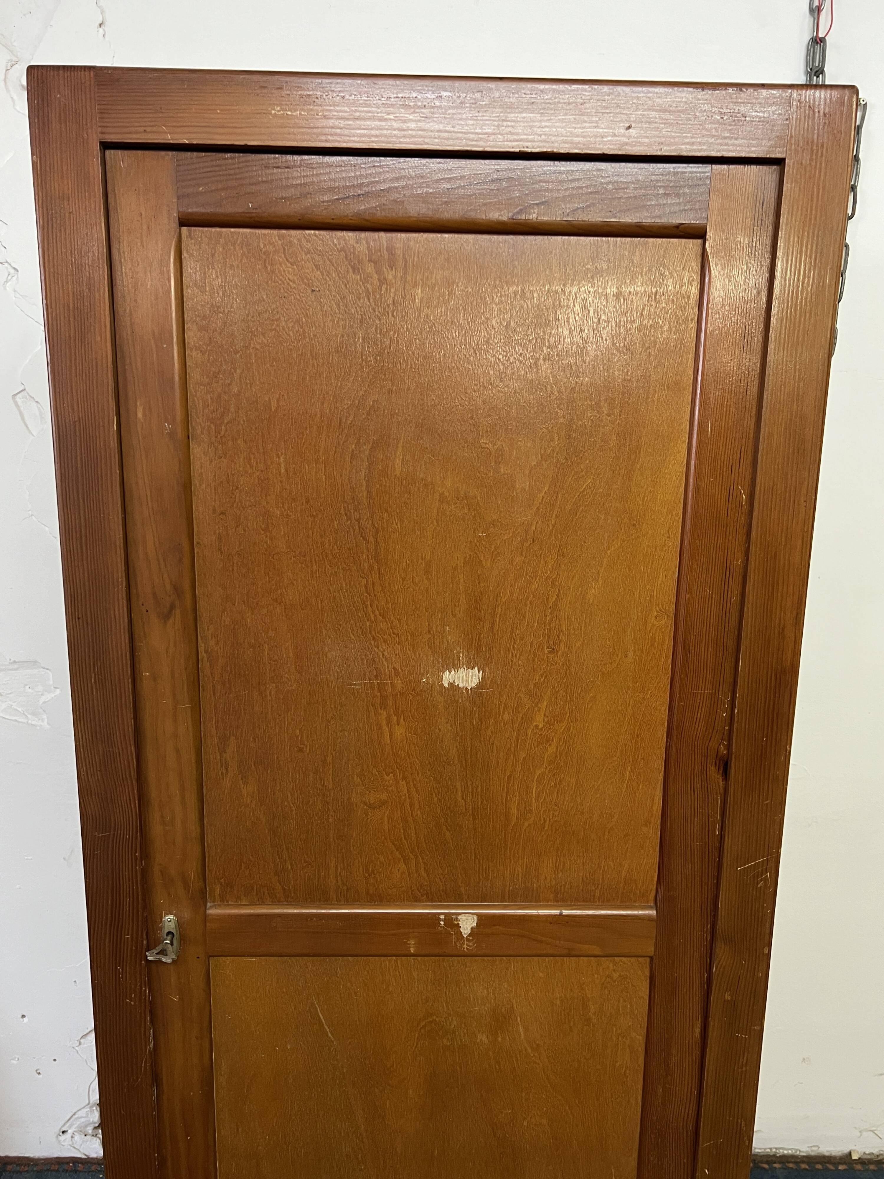 Armoire parisienne en bois vintage