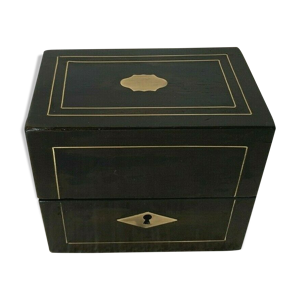 coffret en bois noirci