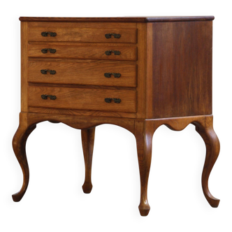 Vintage Danish 1967 4-Drawer Dresser in Oak