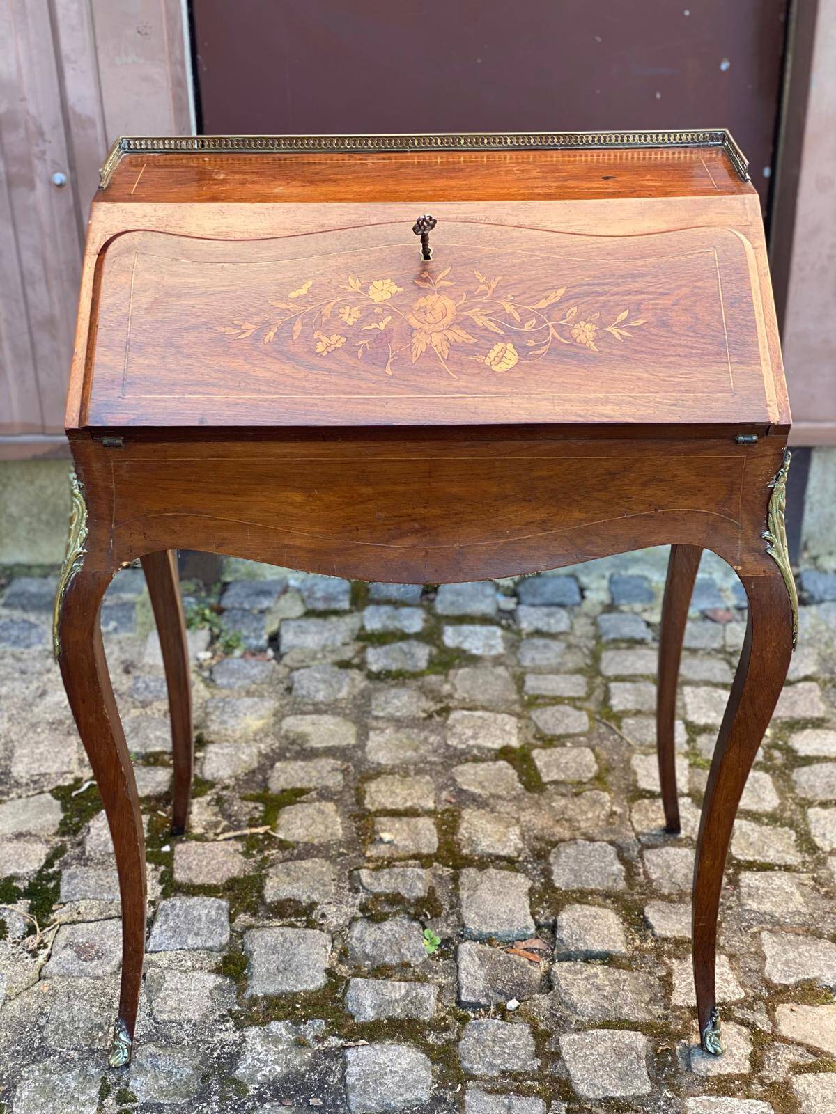 Louis XV sloping desk with gilded marquetry in Napoleon III period