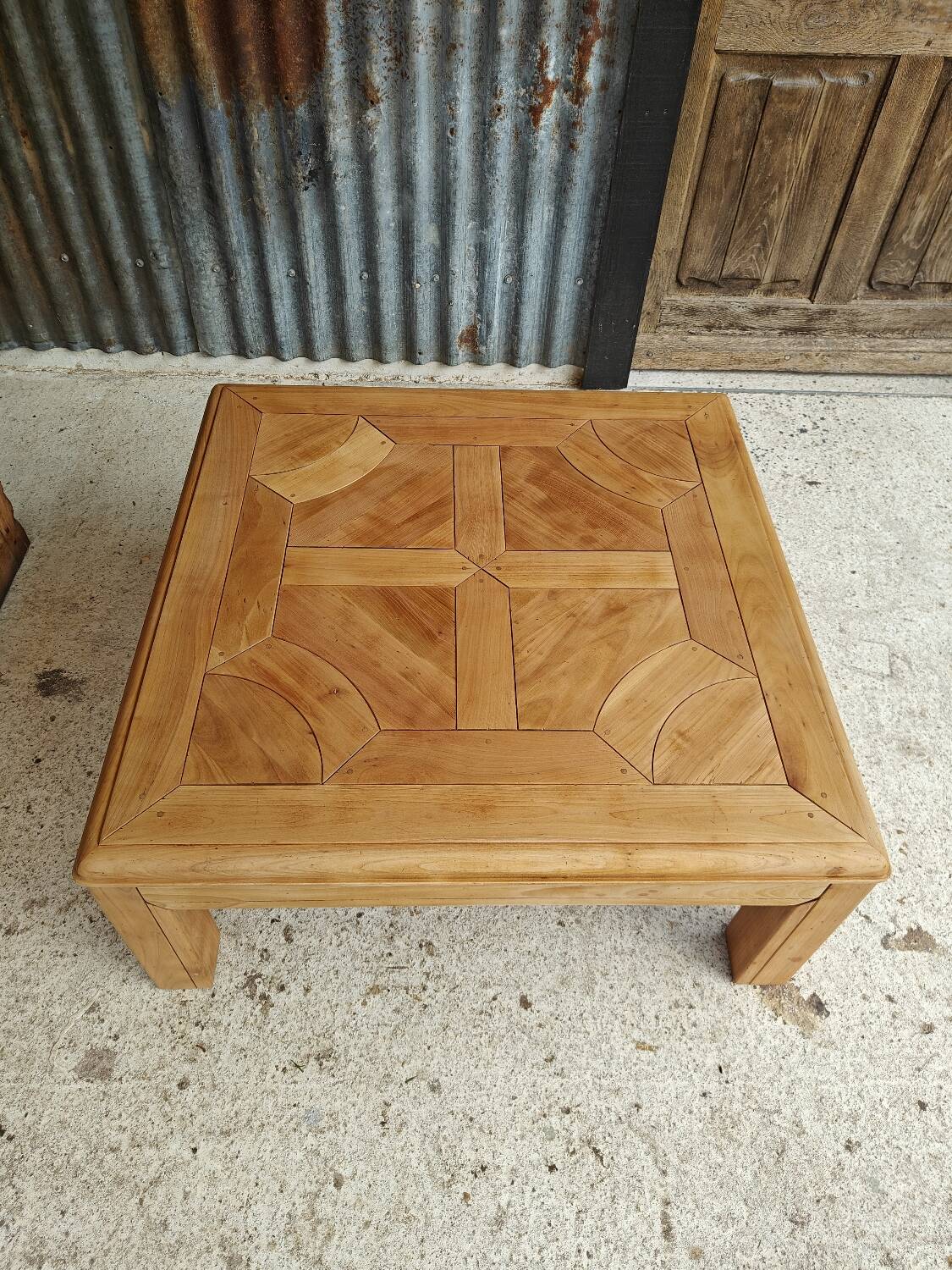 Square coffee table with a drawer in cherry wood.