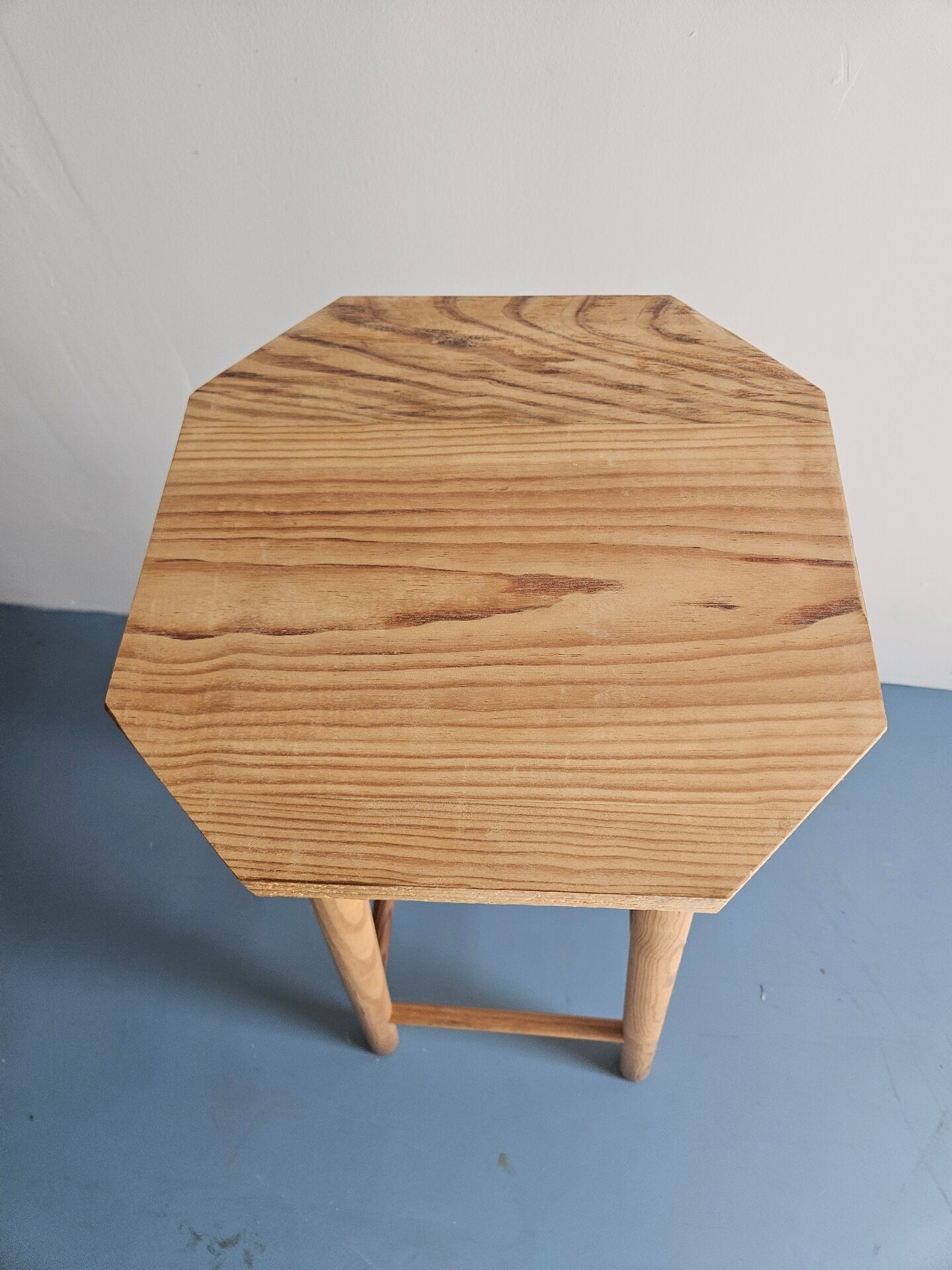 Tabouret haut en bois