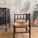 Chaise d’angle en bois et paille