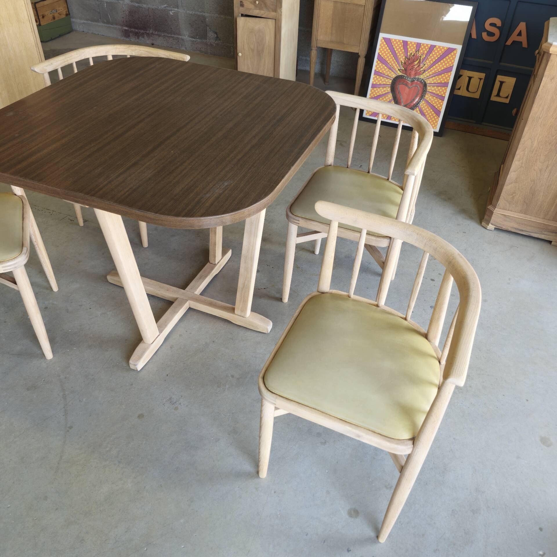 Ensemble vintage attribué à Thonet – table + 4 chaises années 60