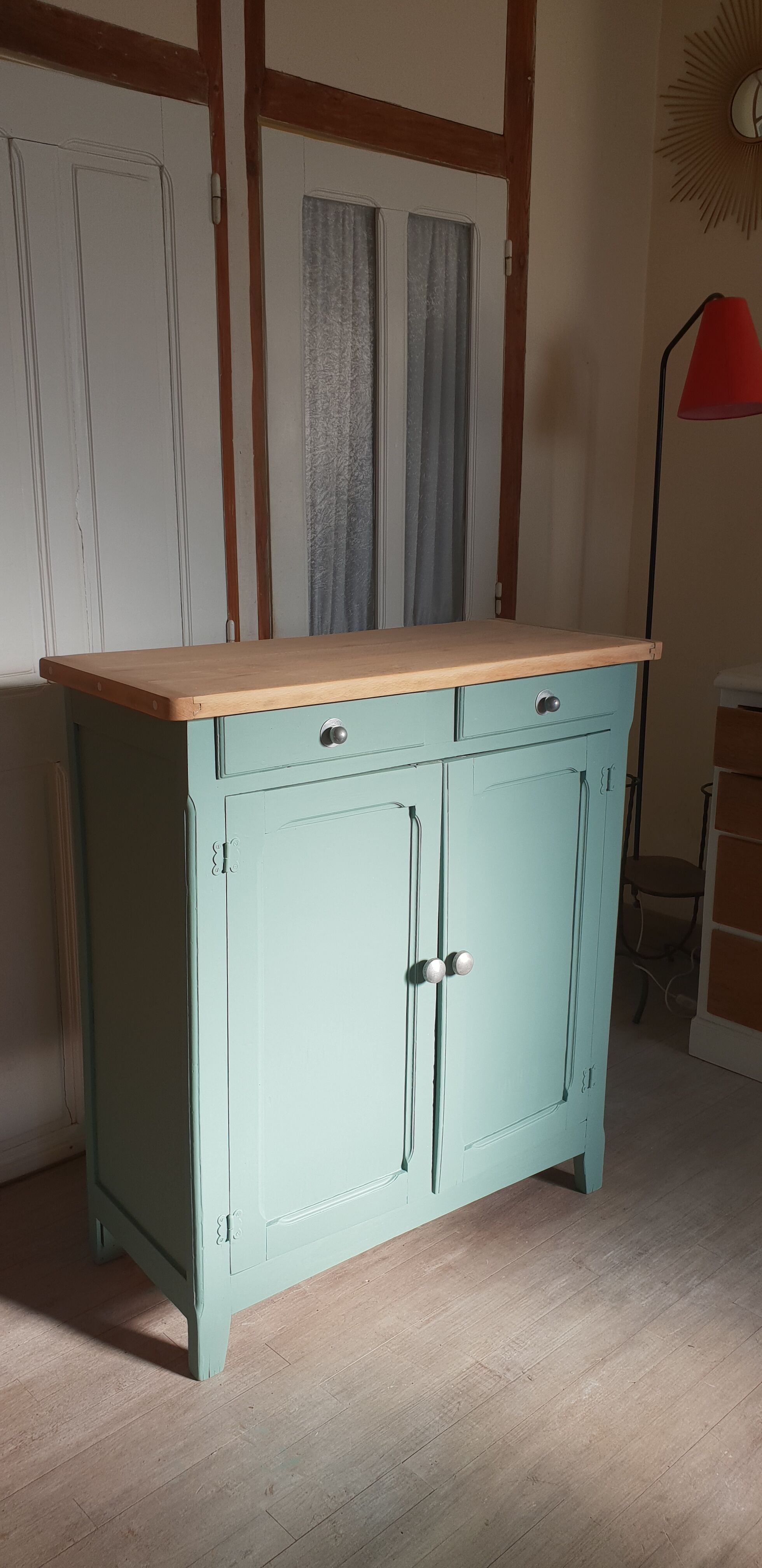 Parisian green buffet