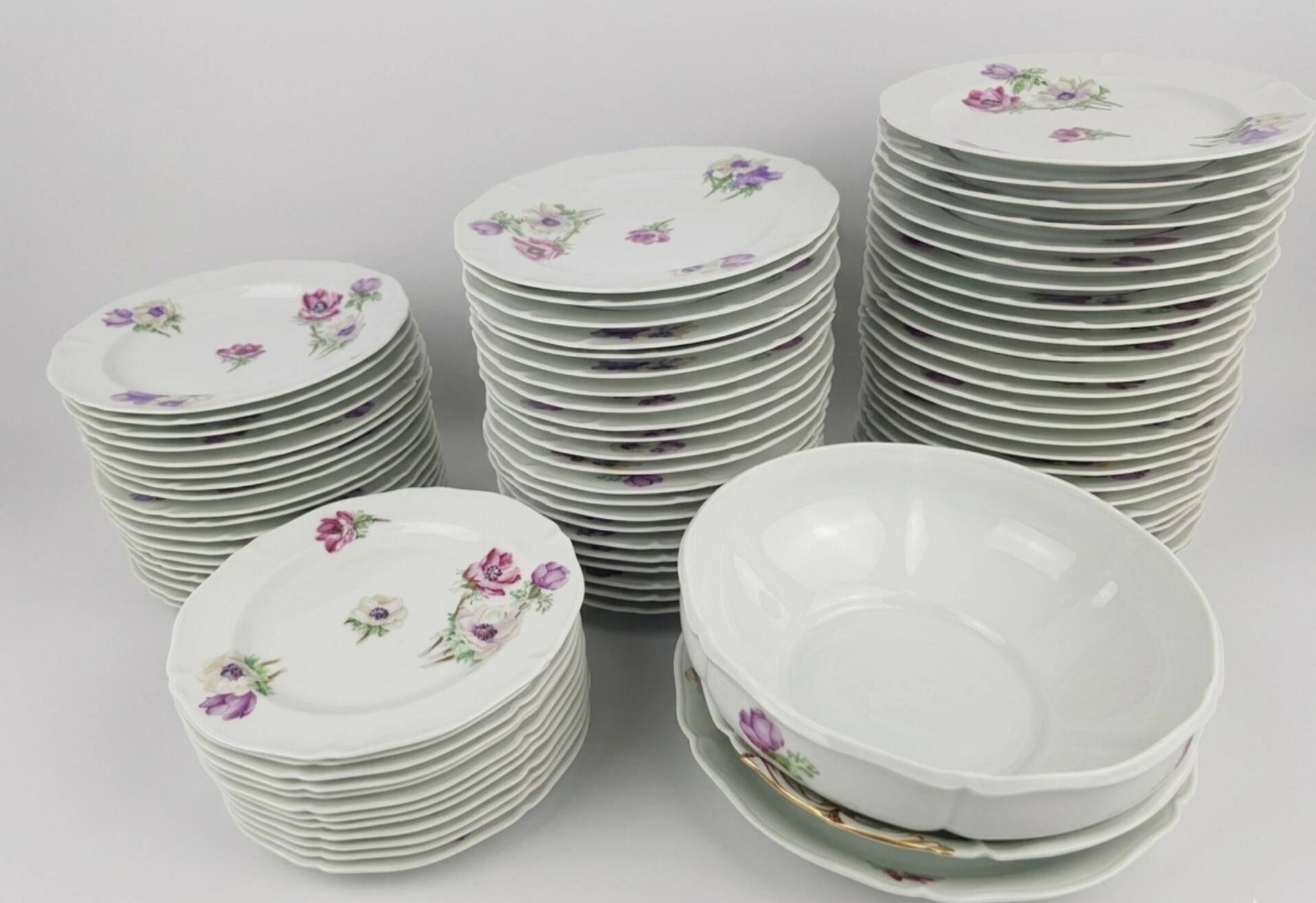 Service of 75 pieces Limoges Unic Paris Former Royal Factory