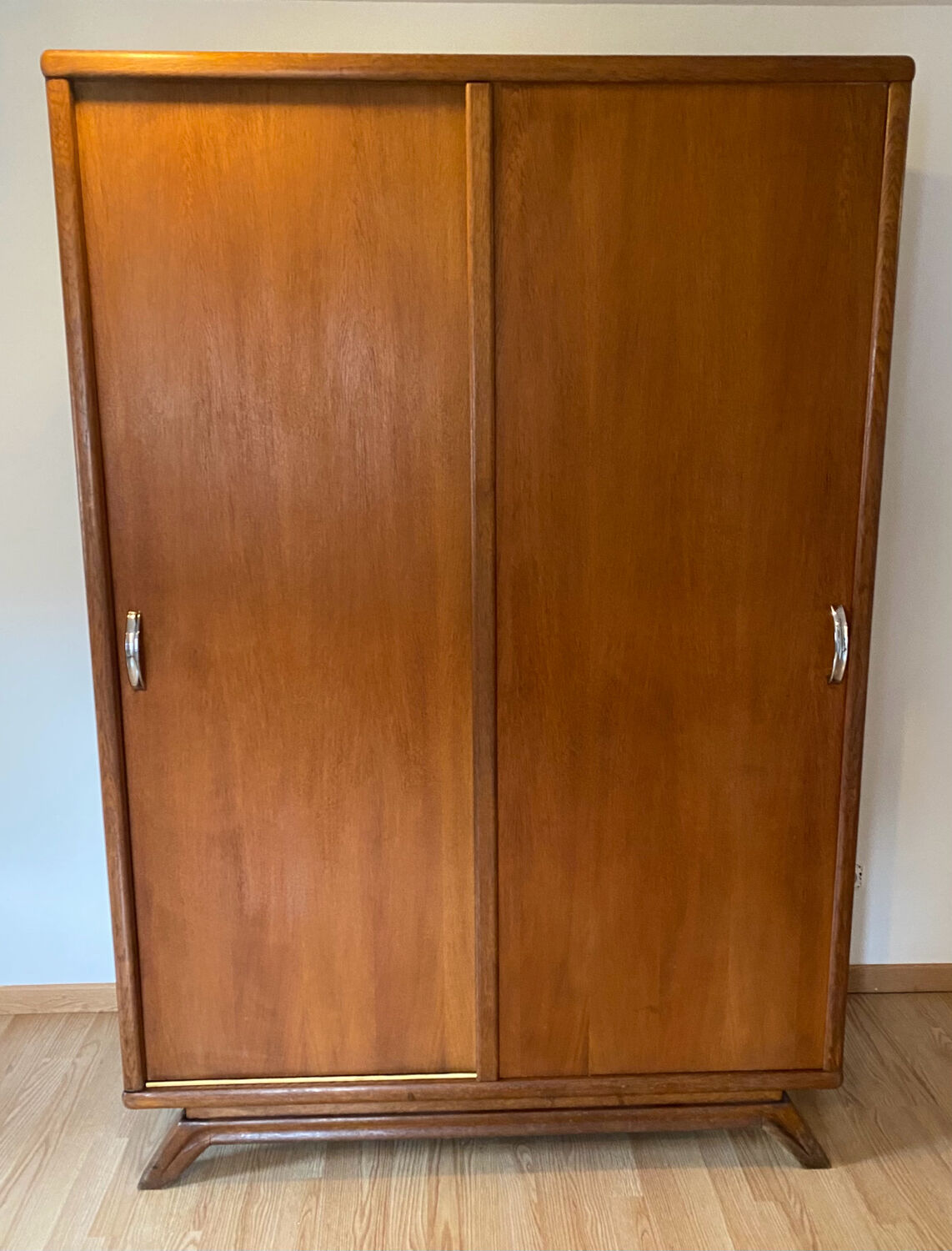 Vintage wardrobe feet compass
