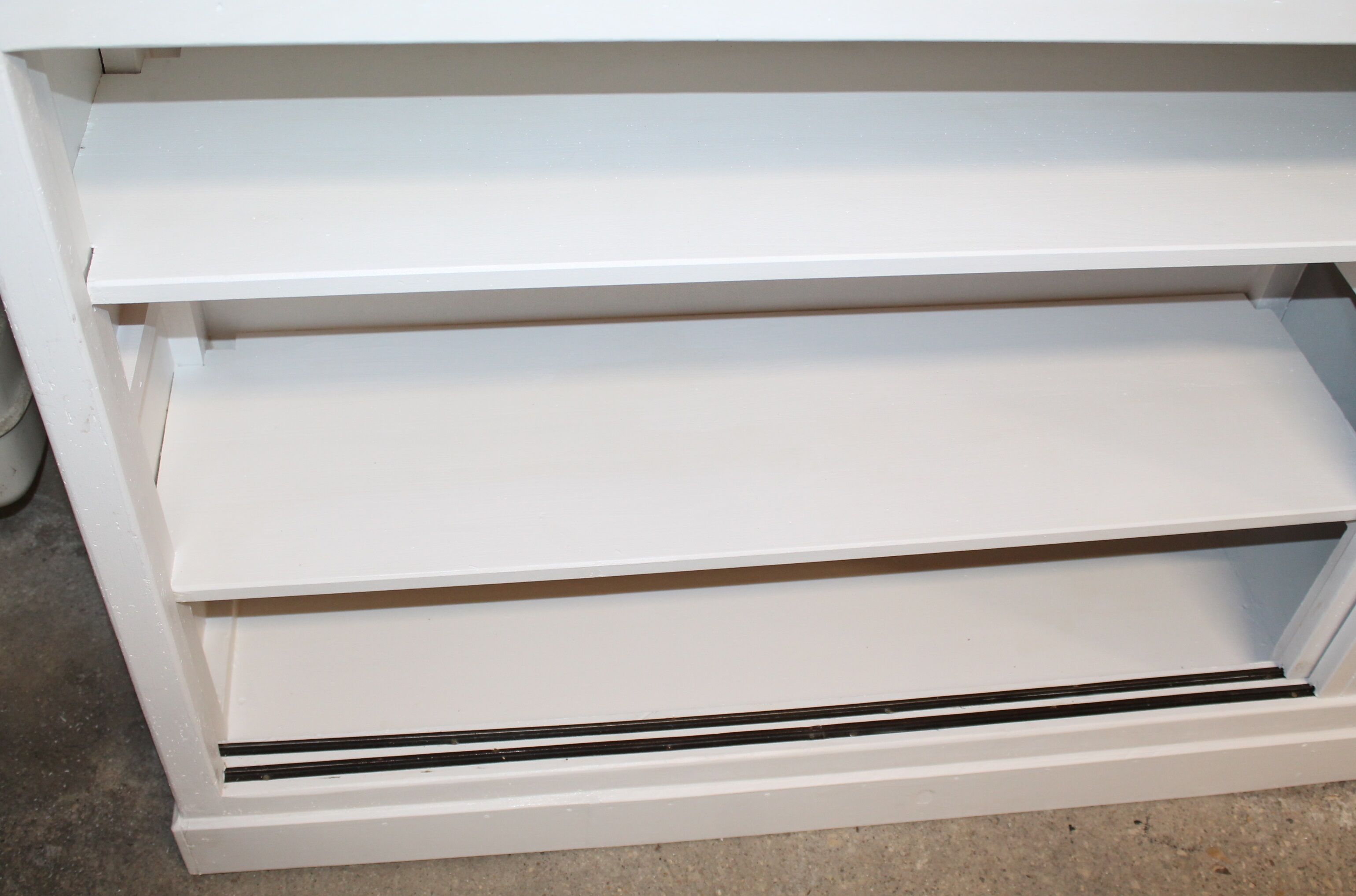 Sliding doors counter