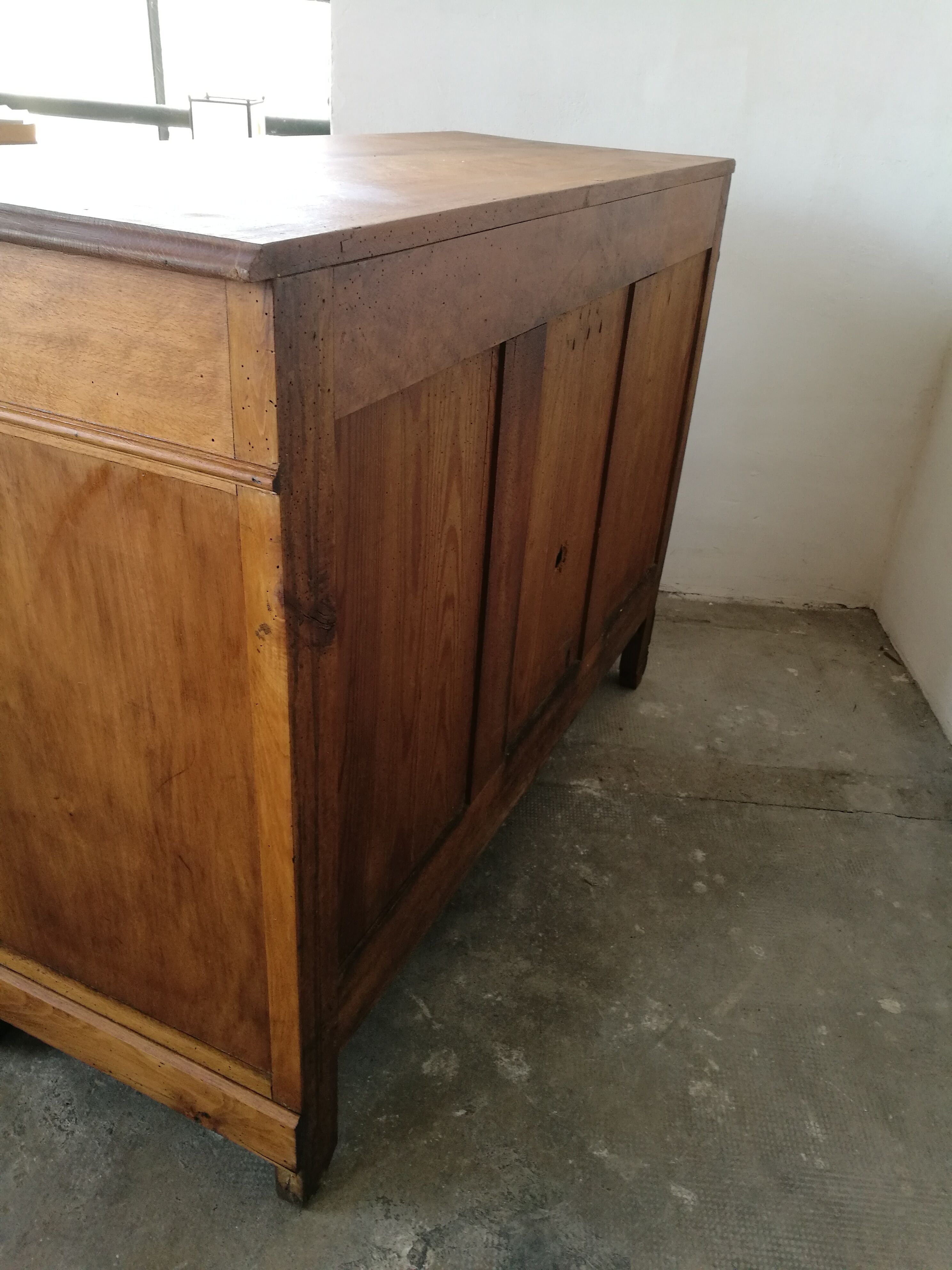 Buffet parisien, bois brut