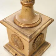 Giltwood candlestick on plinth – Italian neoclassical style, mid-20th c.