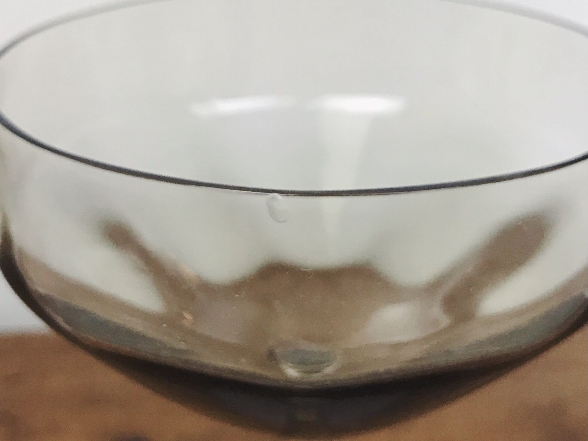 2 glasses of smoked glass champagne