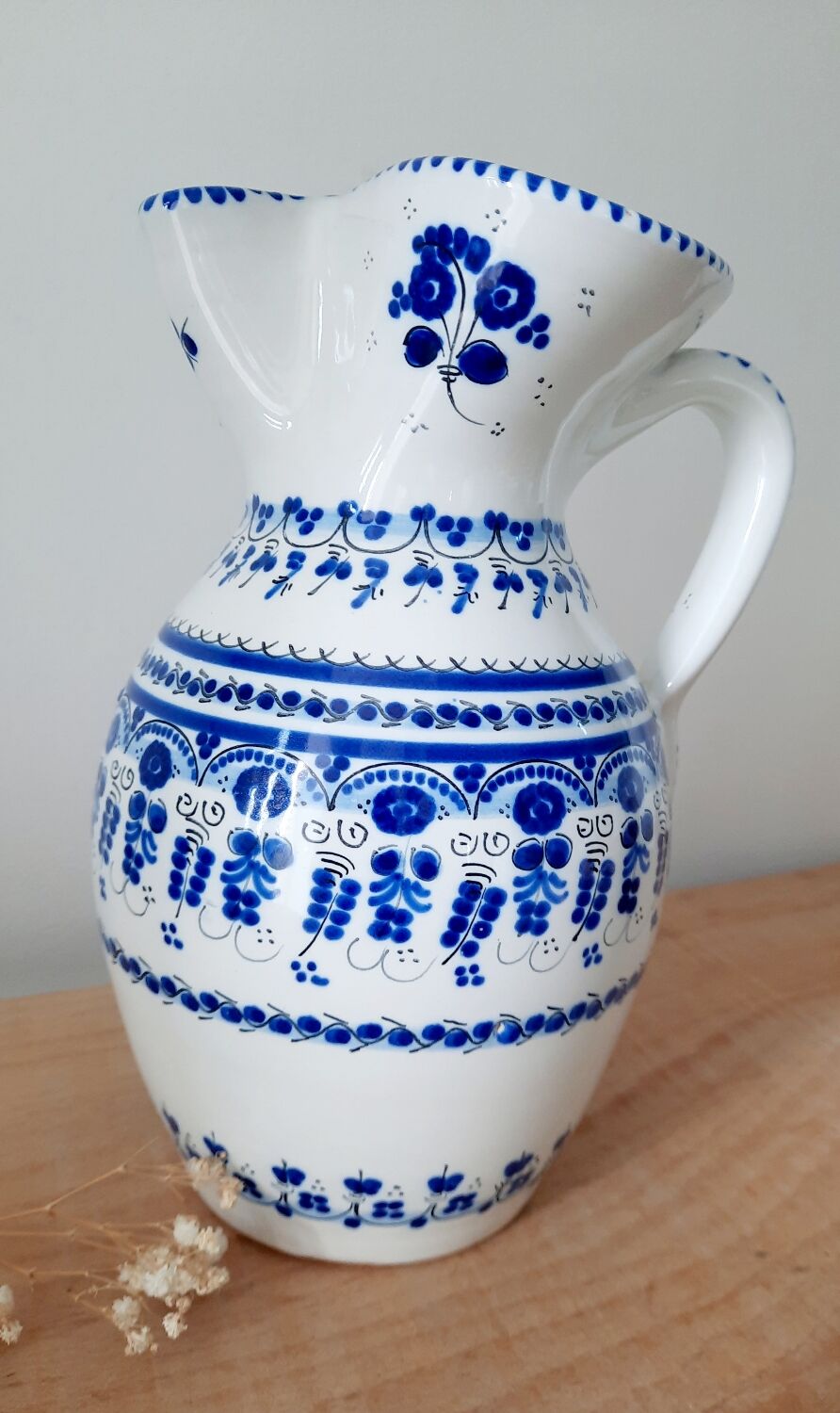 Ceramic pitcher cruz
