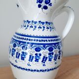 Ceramic pitcher cruz